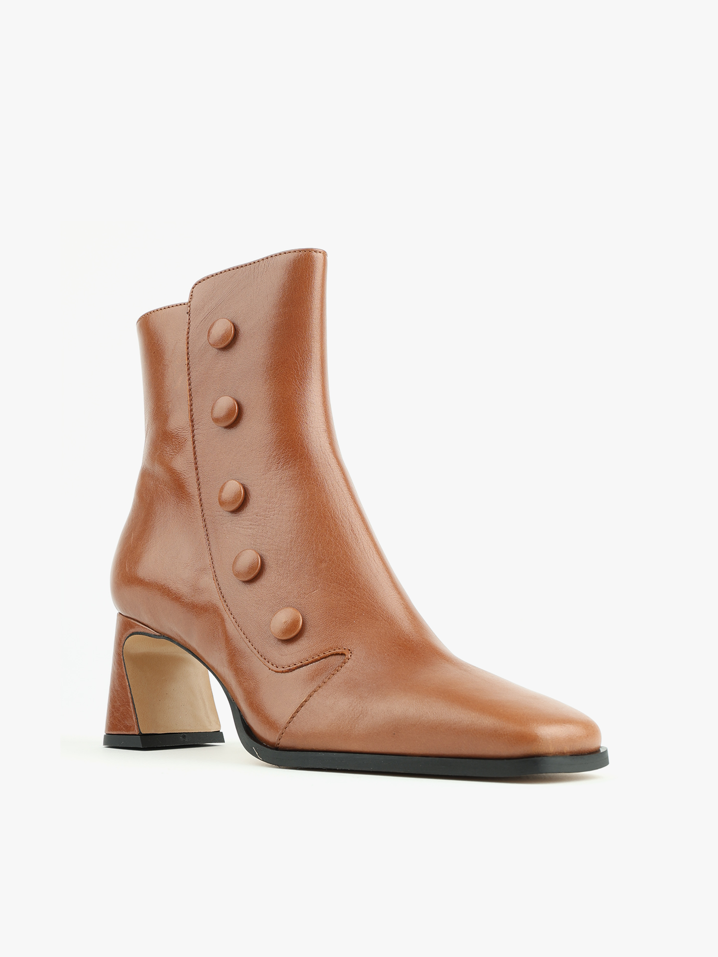 Botins de Biqueira Quadrada em Pele