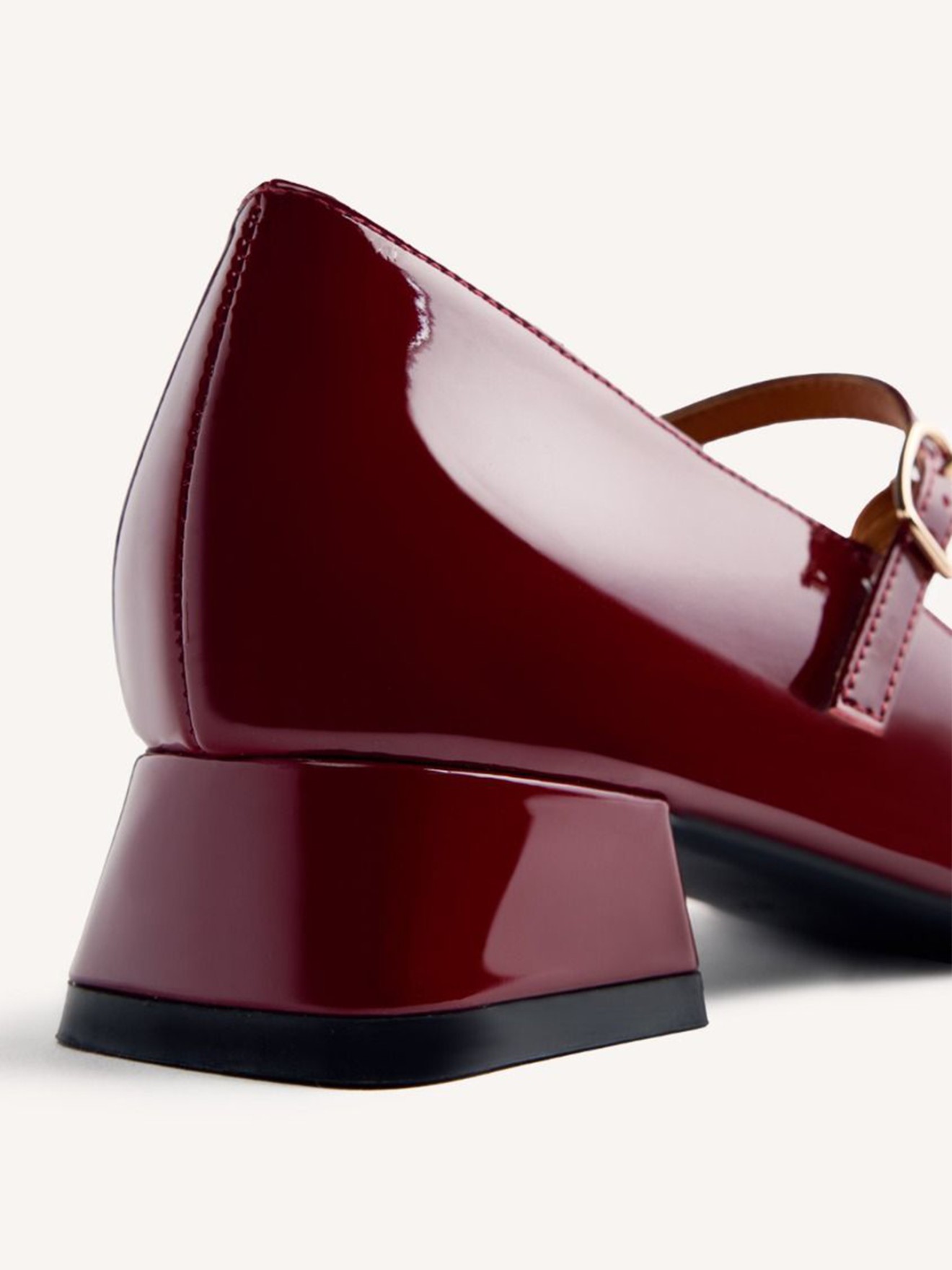 Sapatos de Verniz