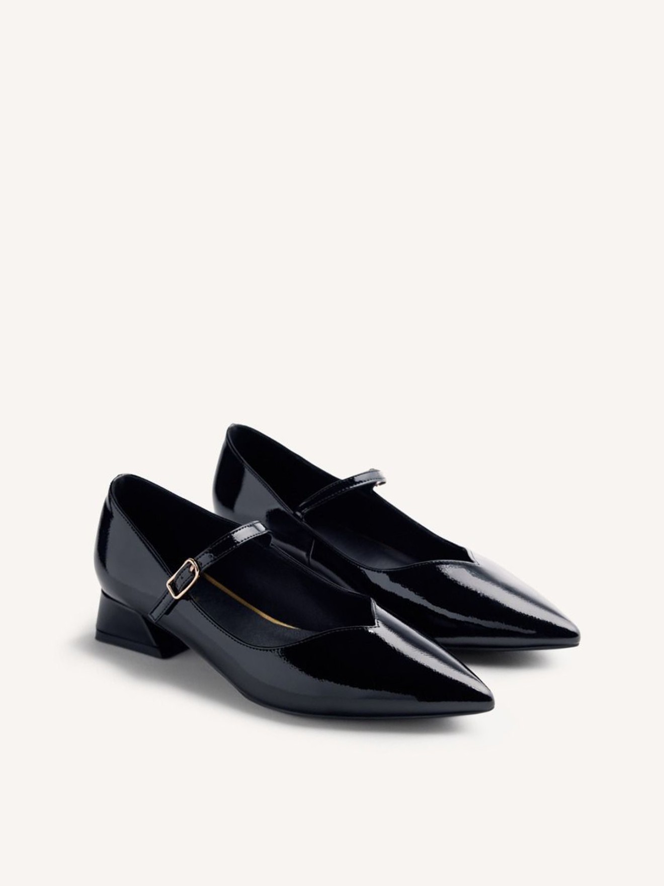Sapatos de Verniz