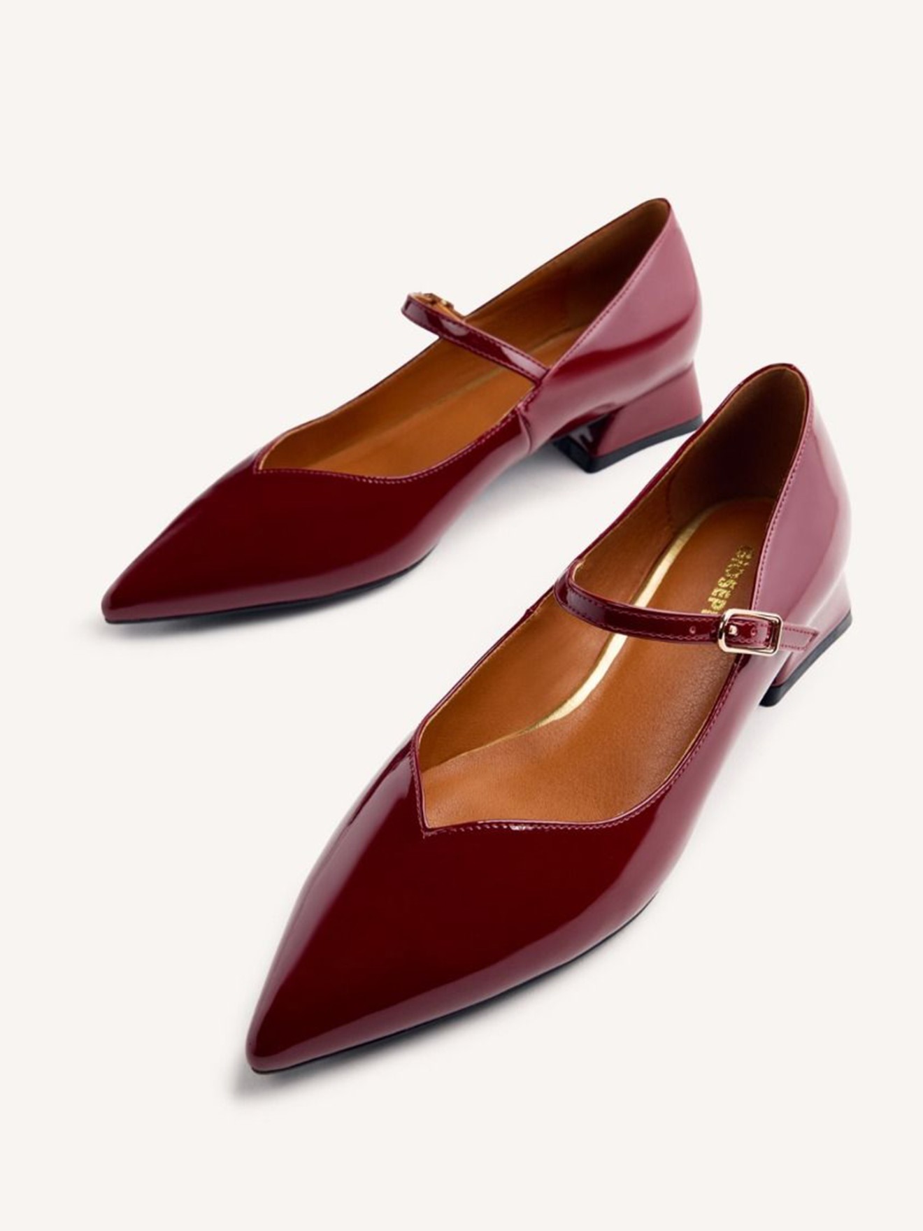 Sapatos de Verniz