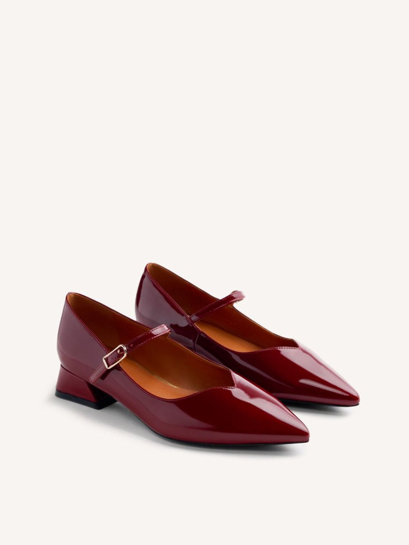 Sapatos de Verniz