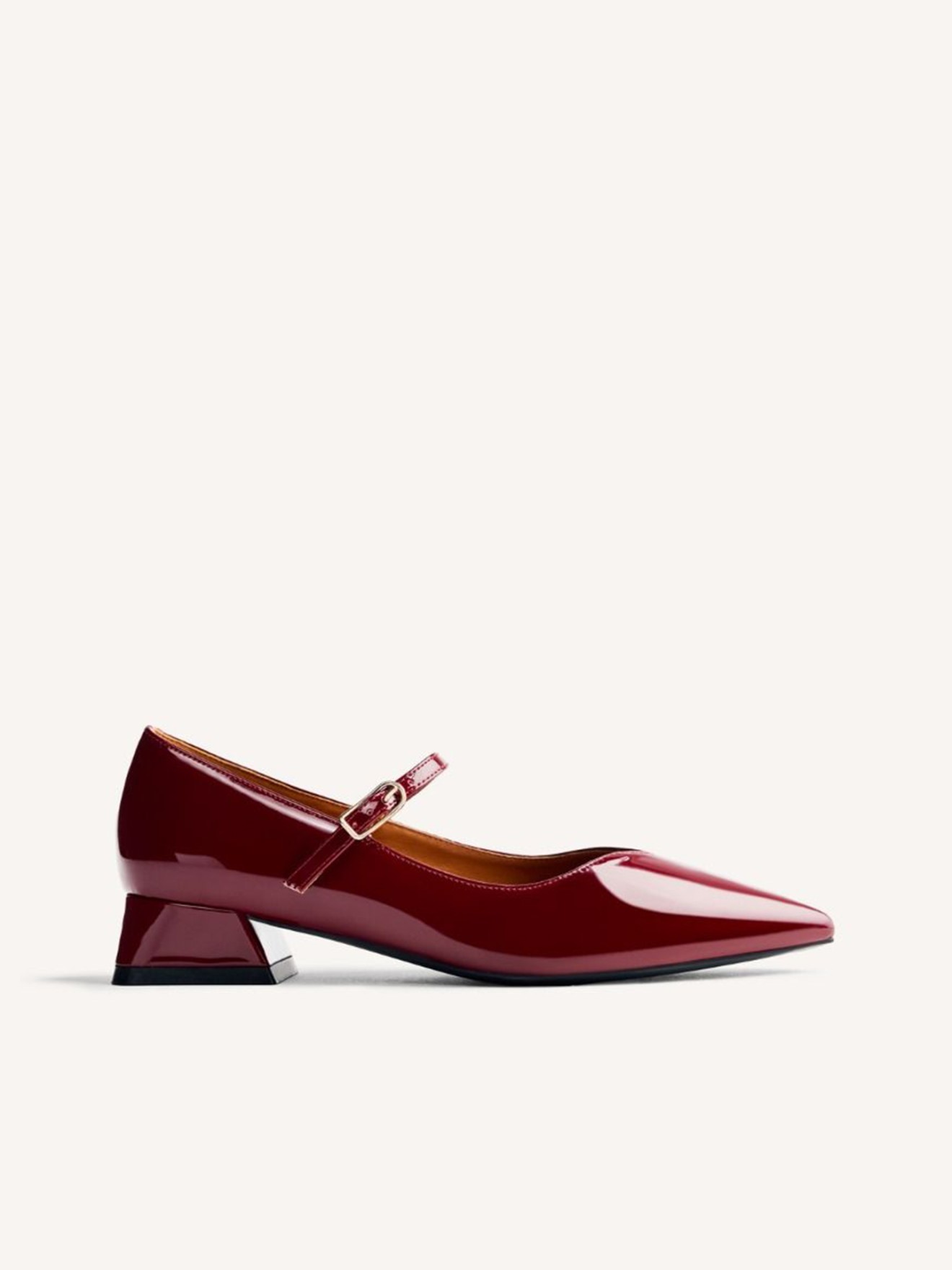 Sapatos de Verniz
