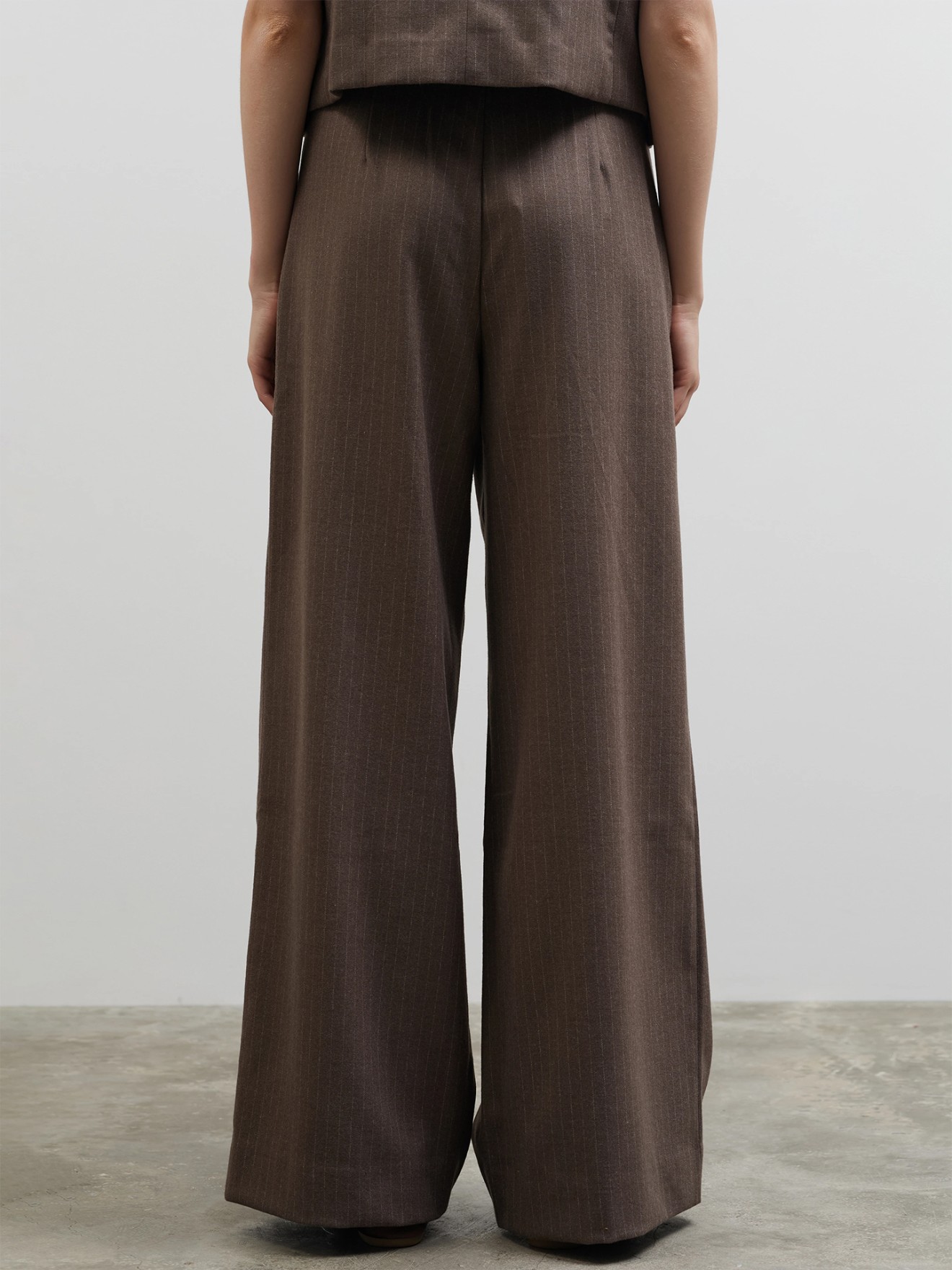 Calças às Riscas com Pregas