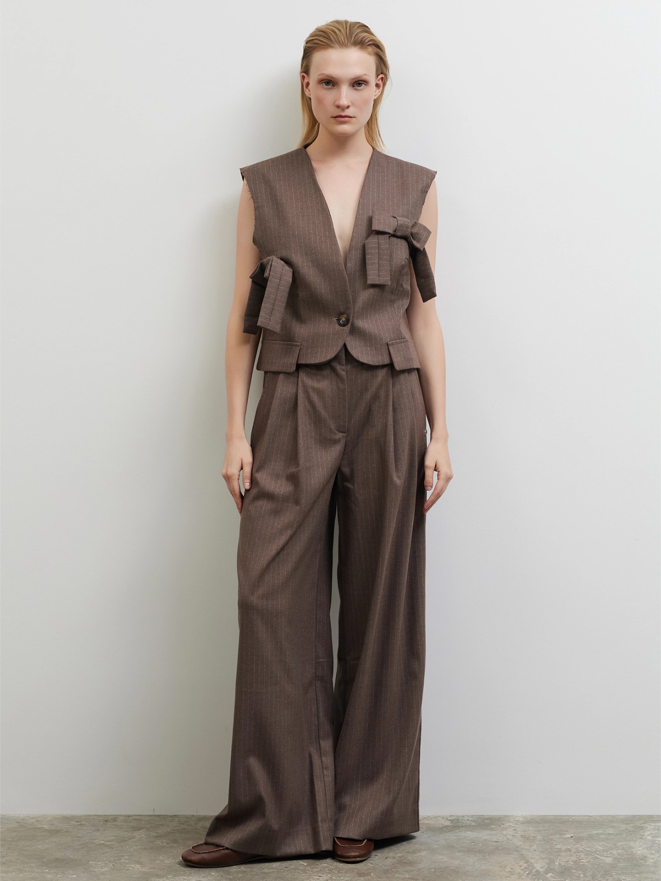 Calças às Riscas com Pregas