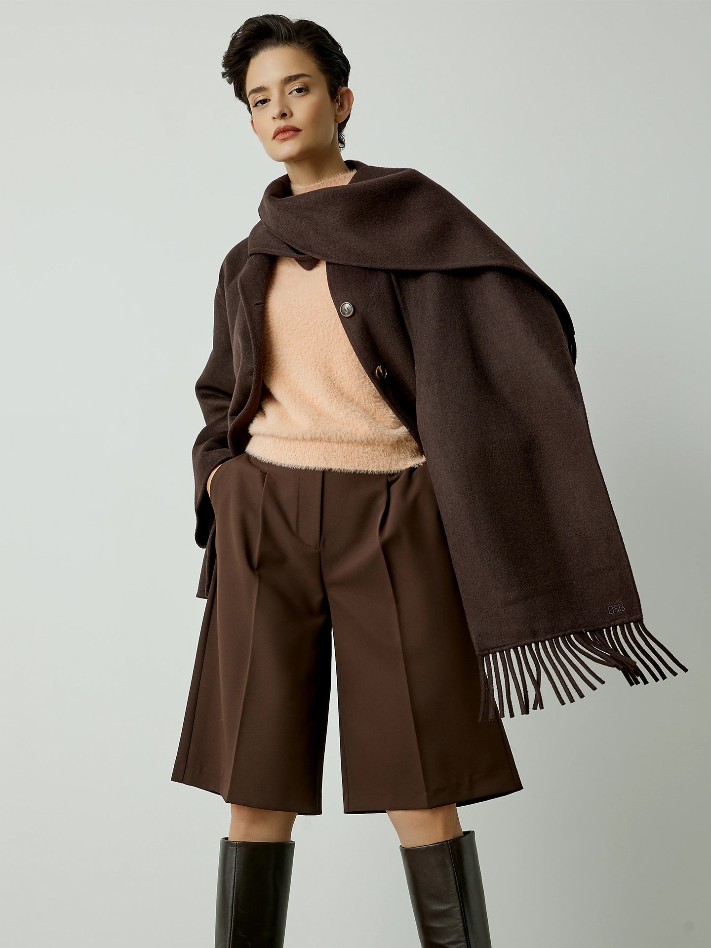 Casaco Curto com Cachecol