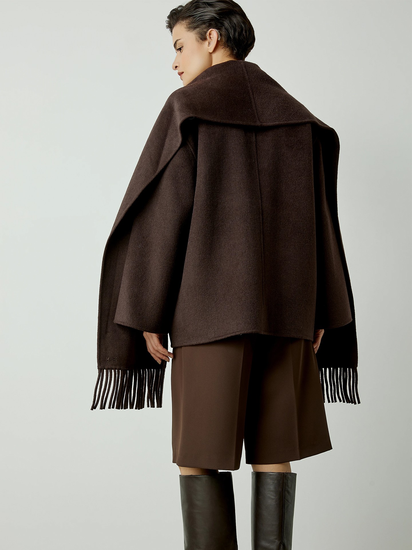 Casaco Curto com Cachecol