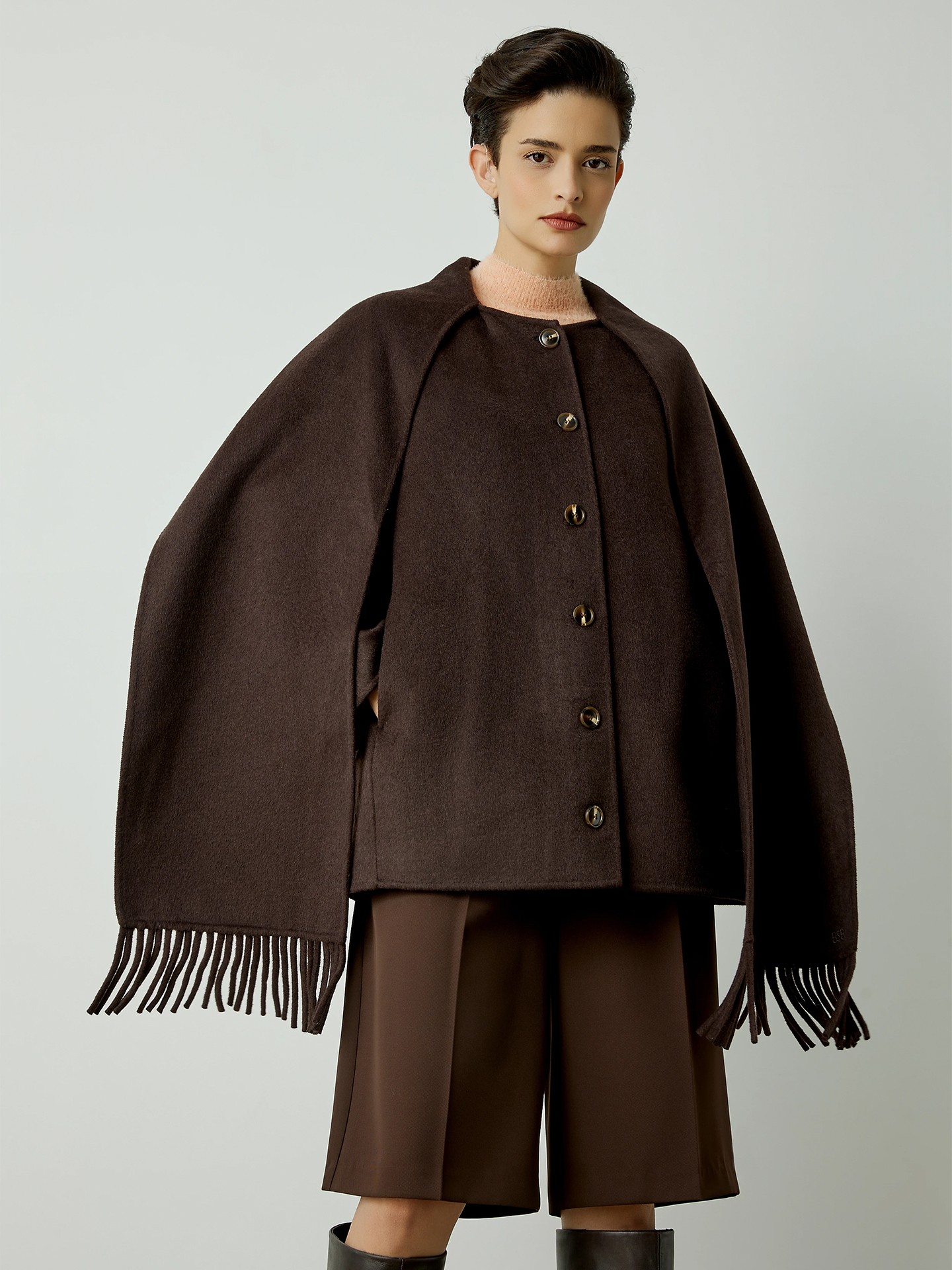 Casaco Curto com Cachecol