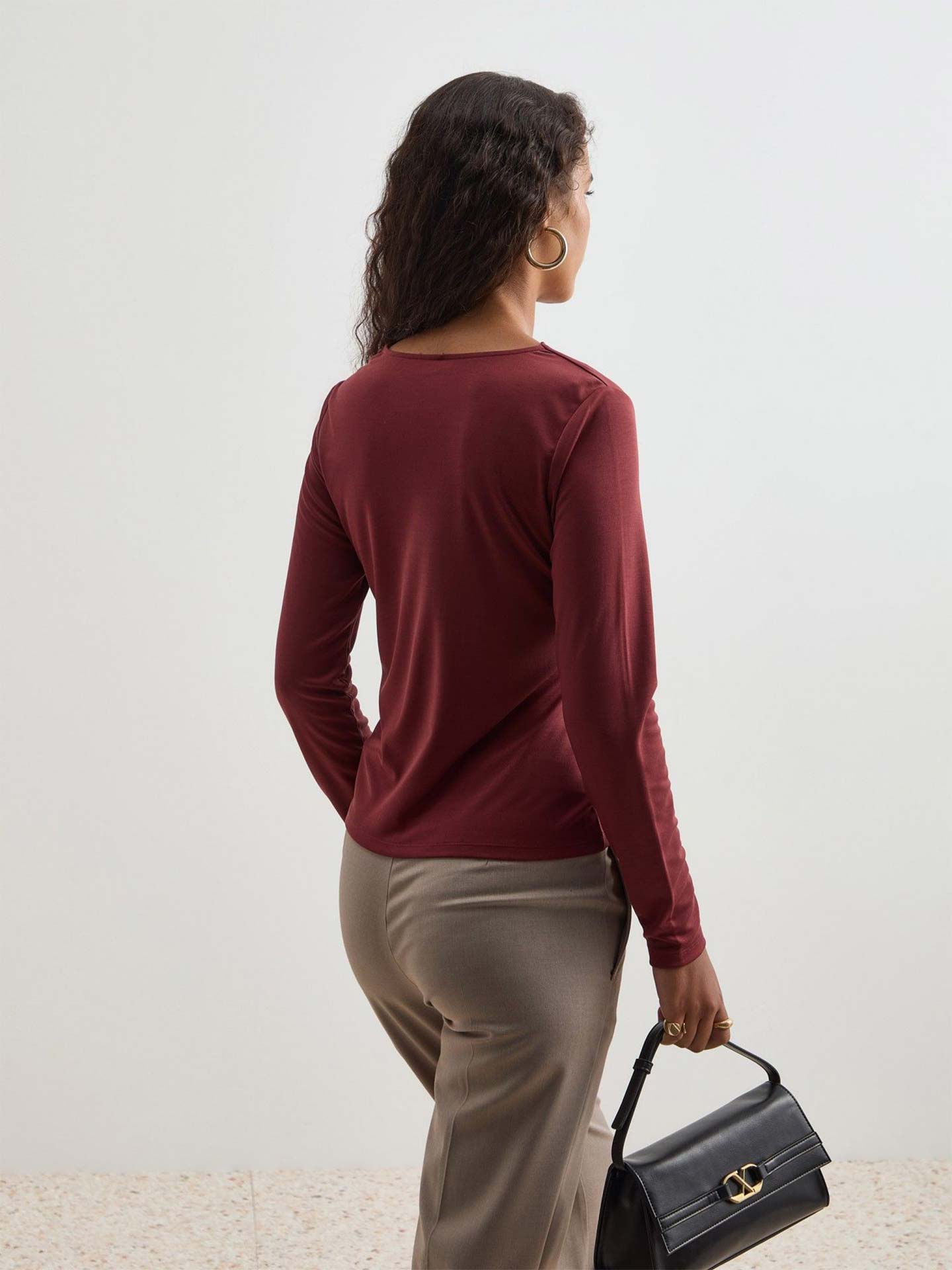 Camisola com Decote Assimétrico