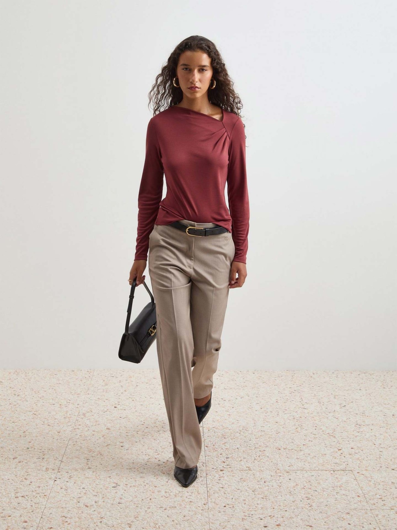 Camisola com Decote Assimétrico