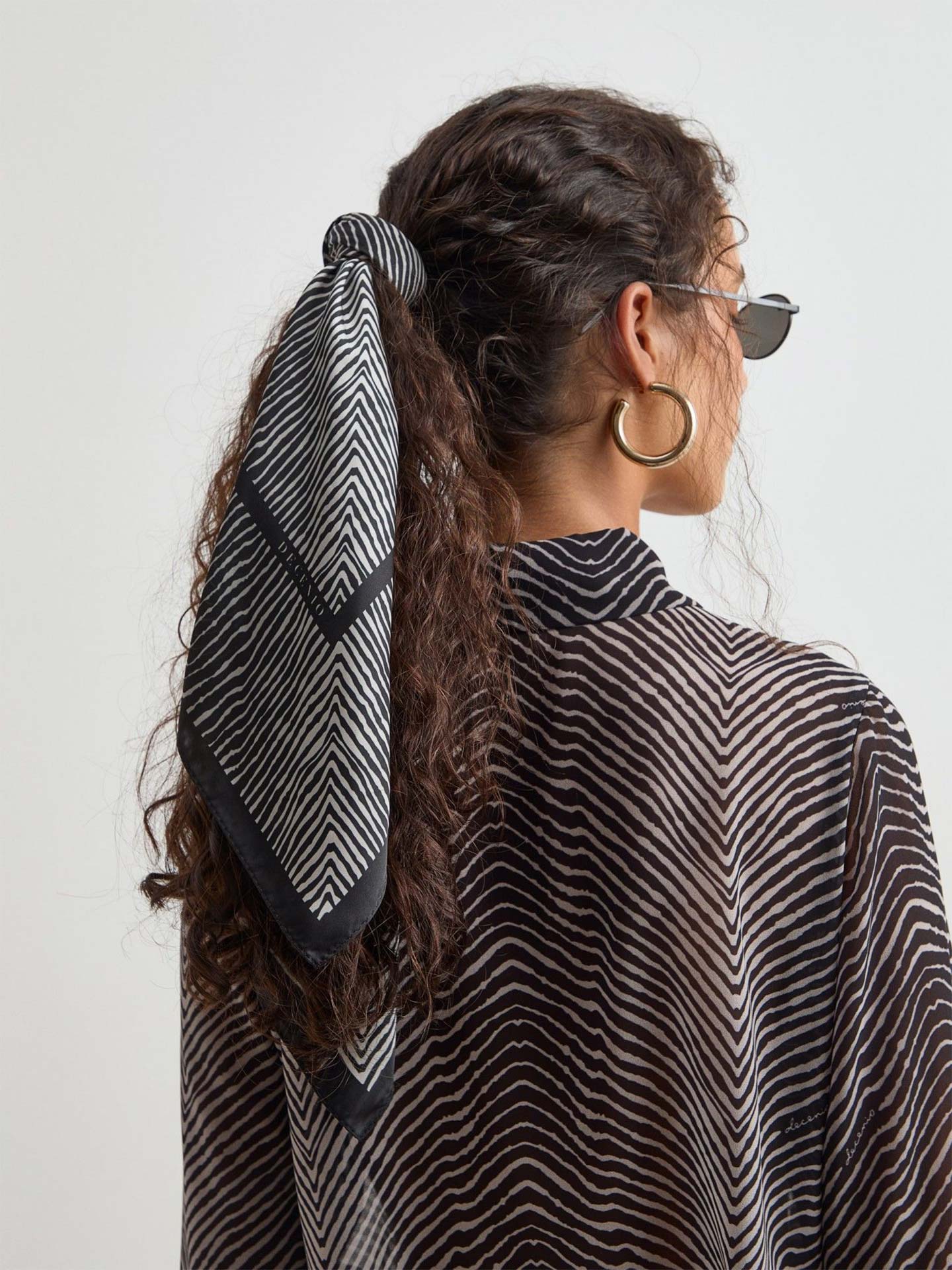 Lenço Quadrado em Seda