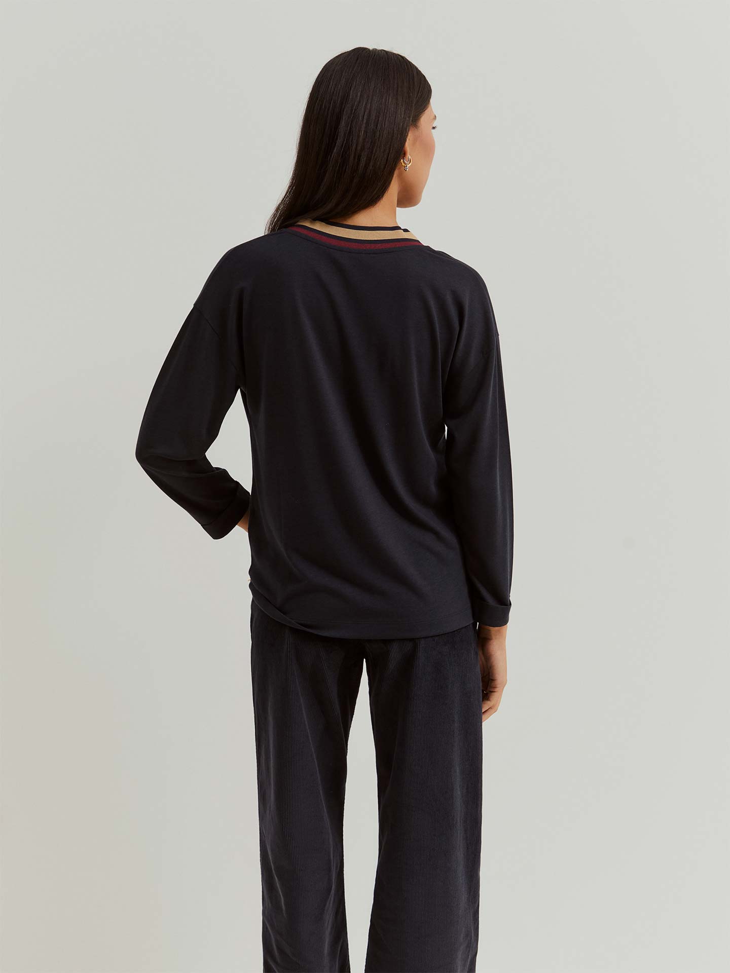 Camisola com Decote em V