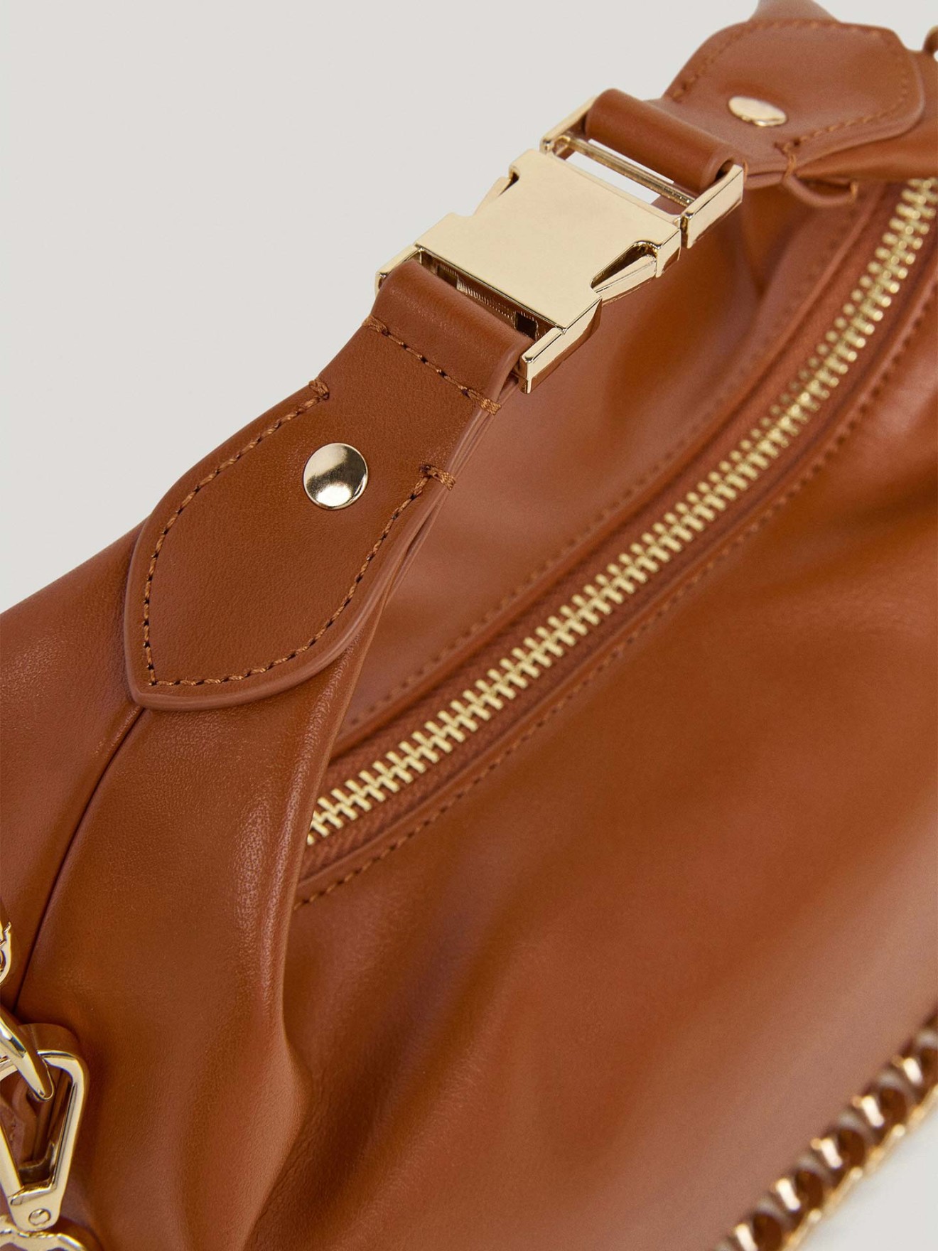 Mala de Ombro Efeito Couro