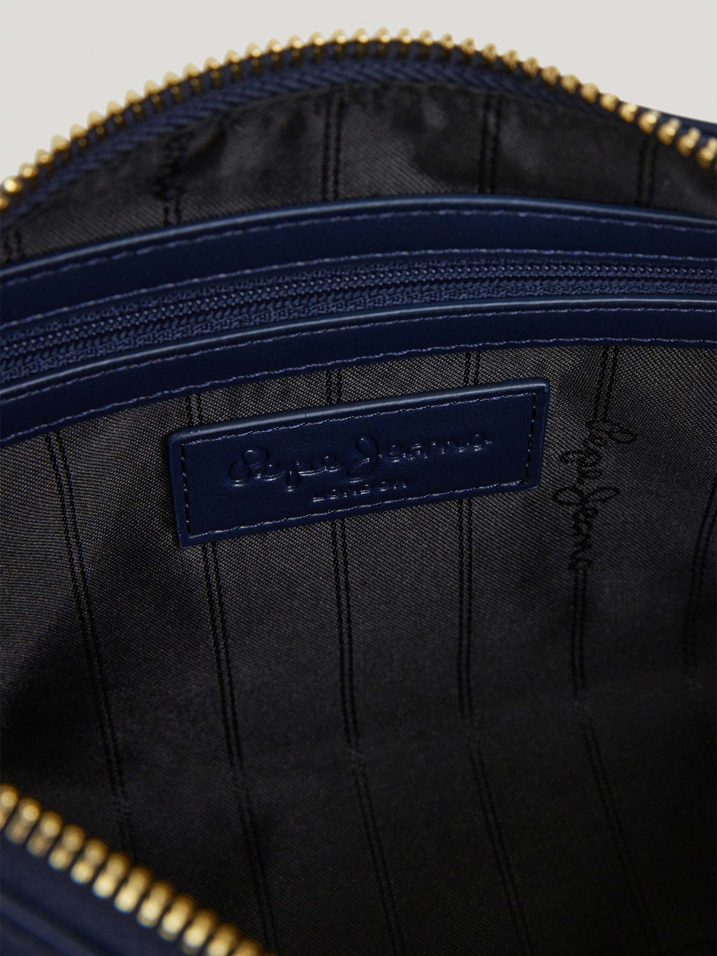 Mala de Ombro Efeito Couro