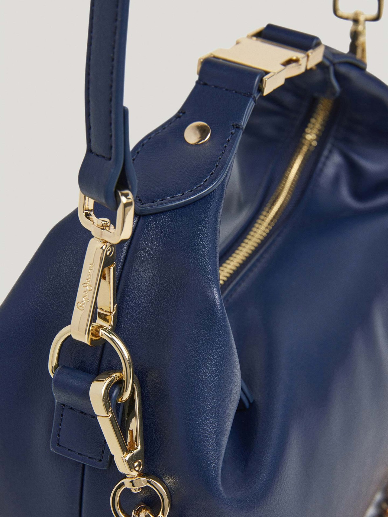 Mala de Ombro Efeito Couro