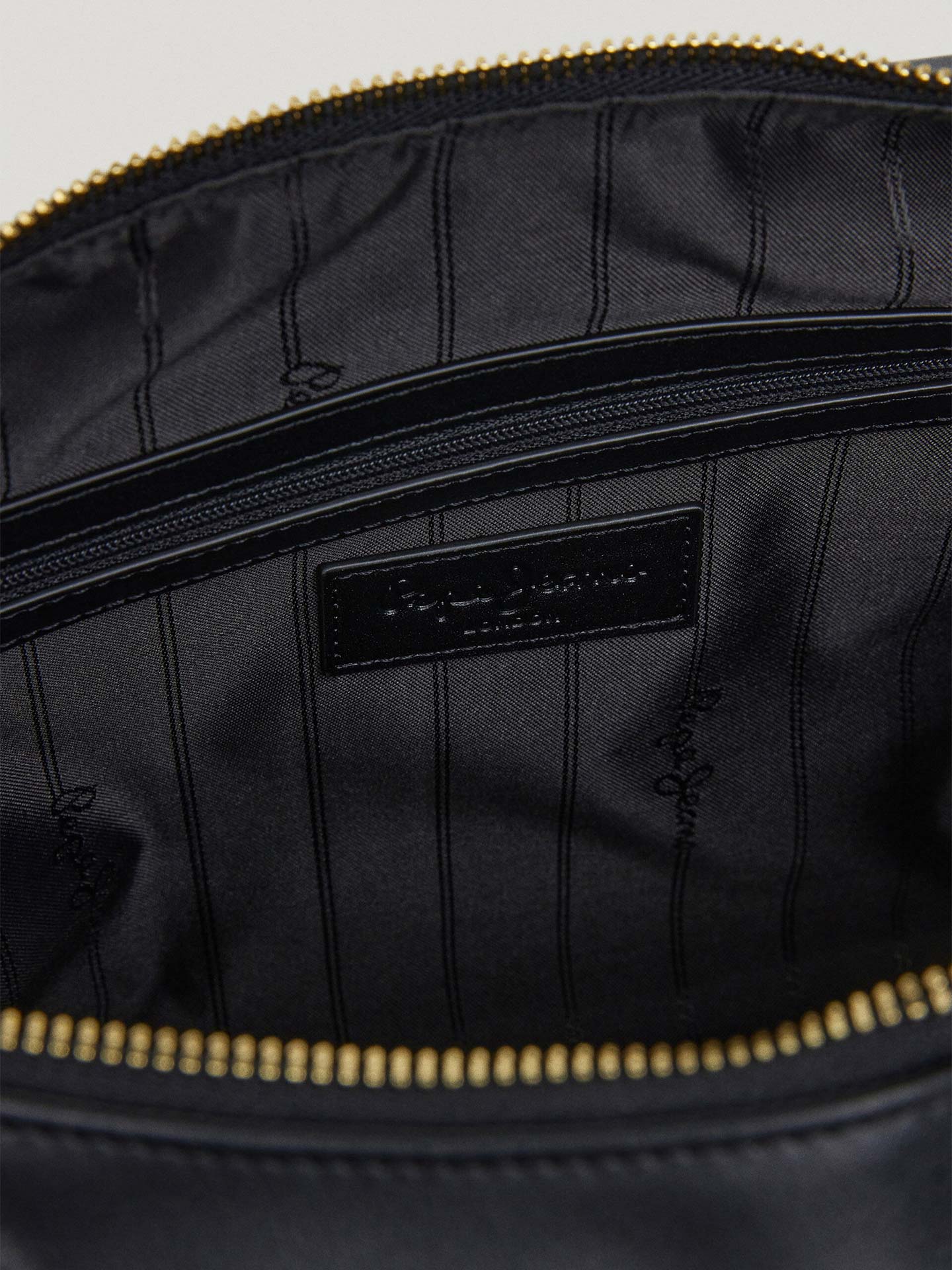 Mala de Ombro Efeito Couro