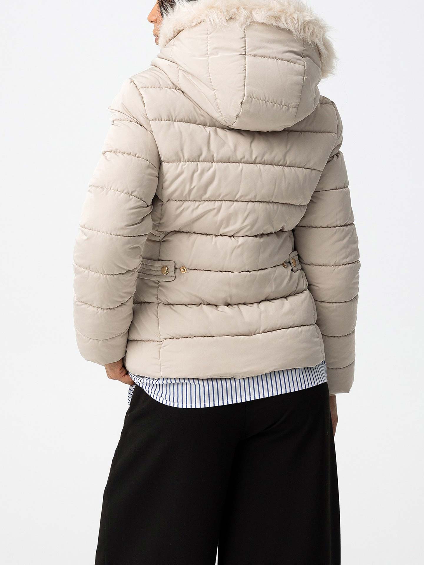 Blusão Acolchoado com Capuz de Pelo