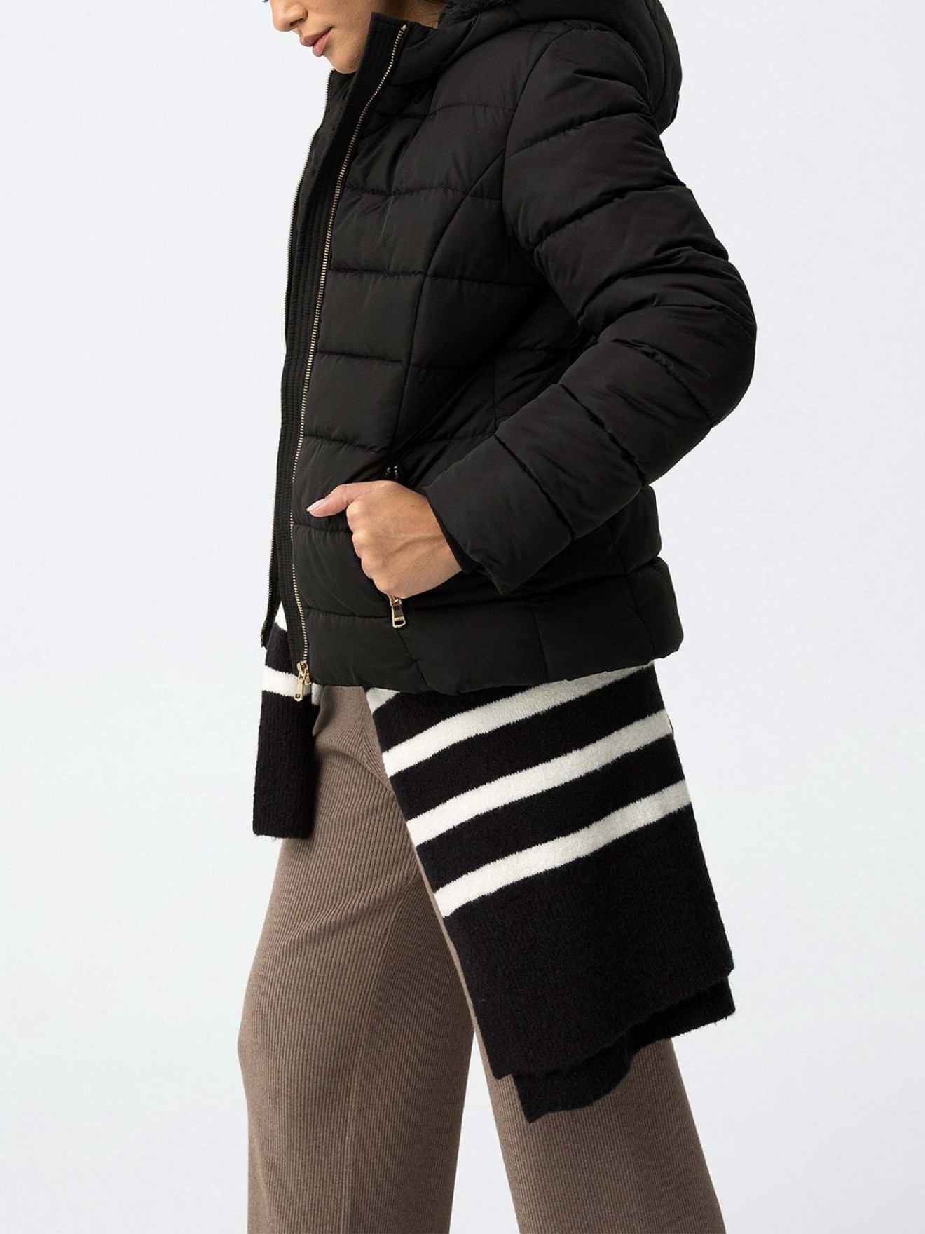 Bluso Acolchoado com Capuz de Pelo