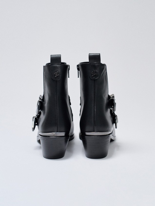 Botins de Pele