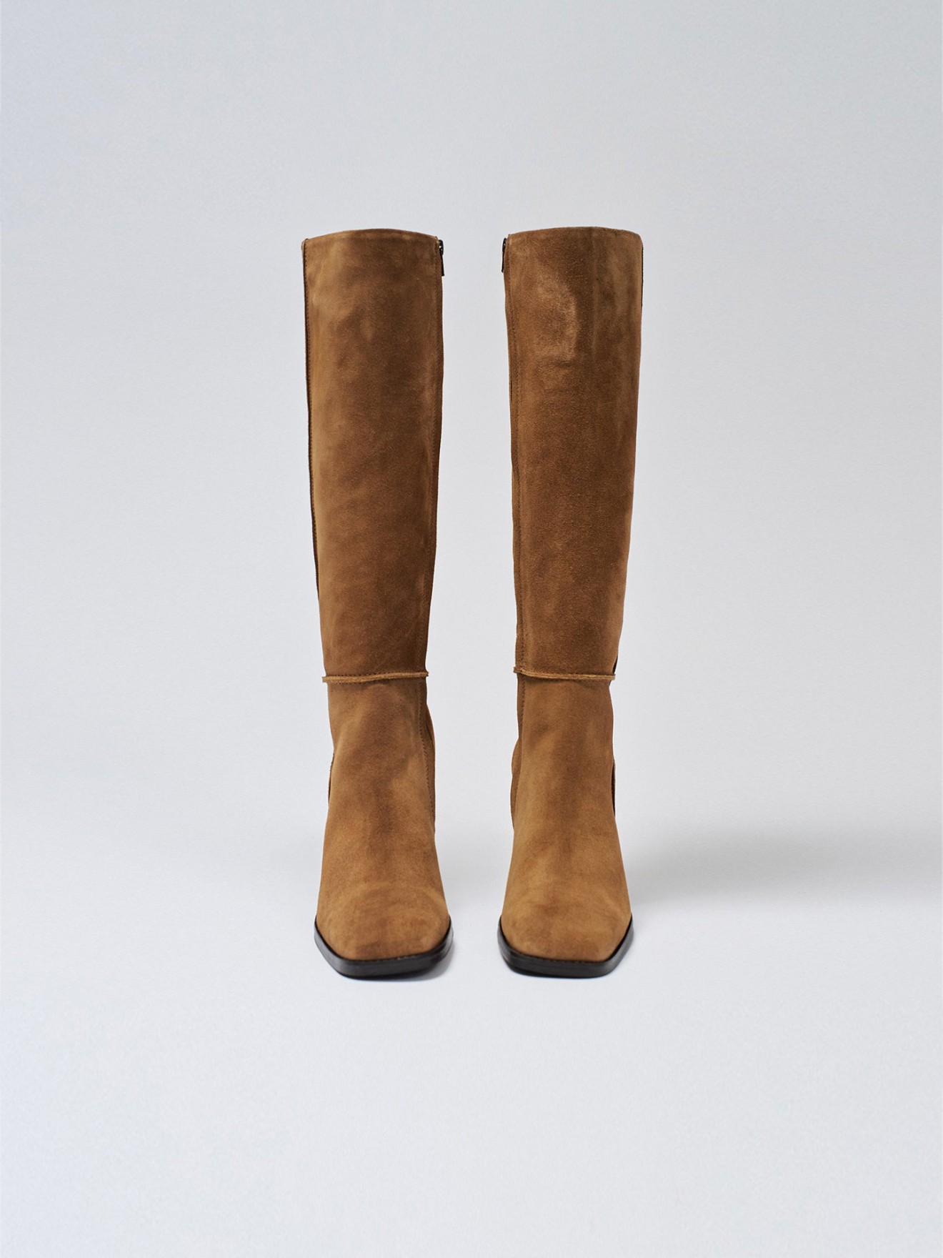 Botas de Cano Alto em Camurça