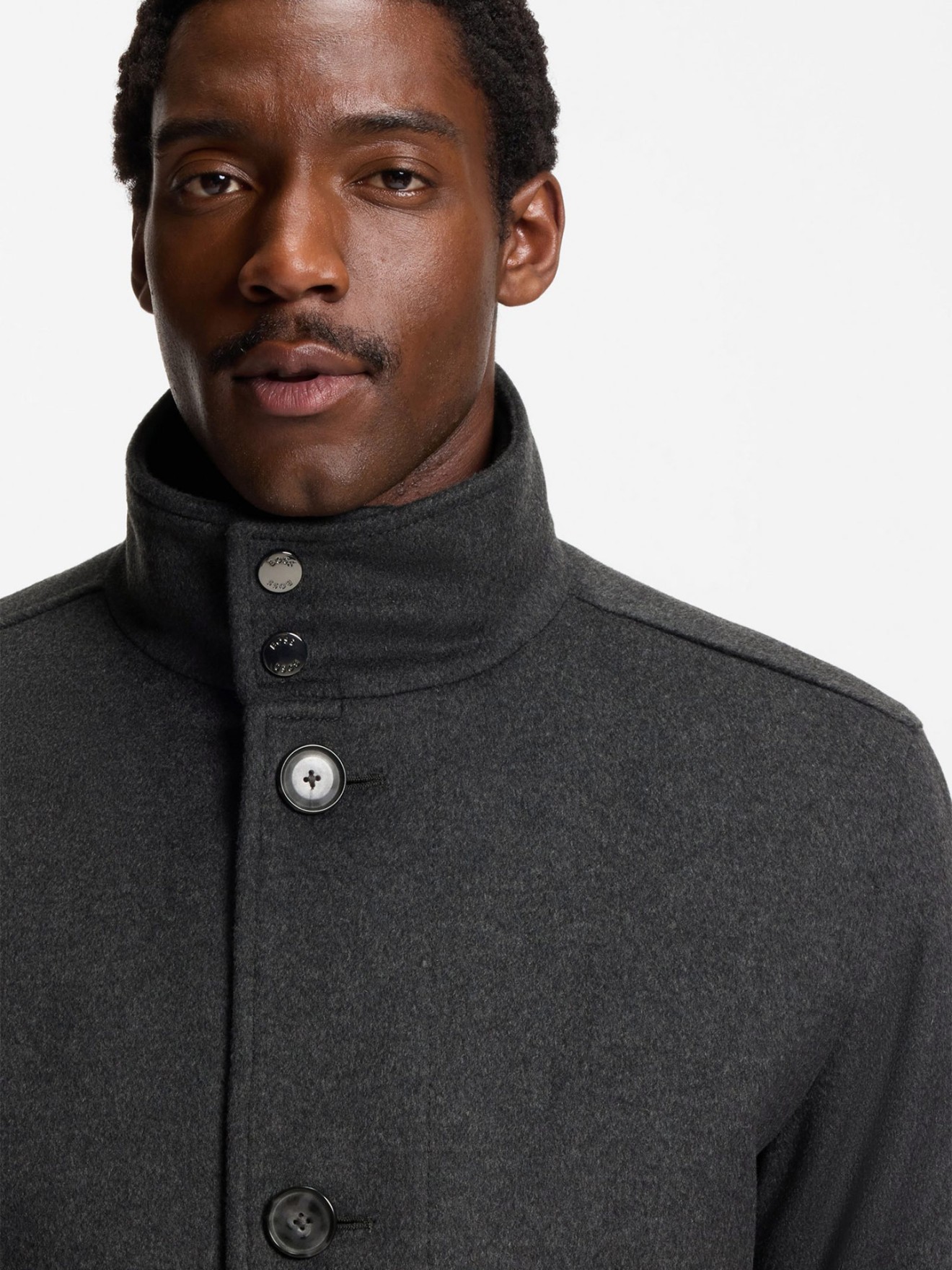 Sobretudo Curto em L