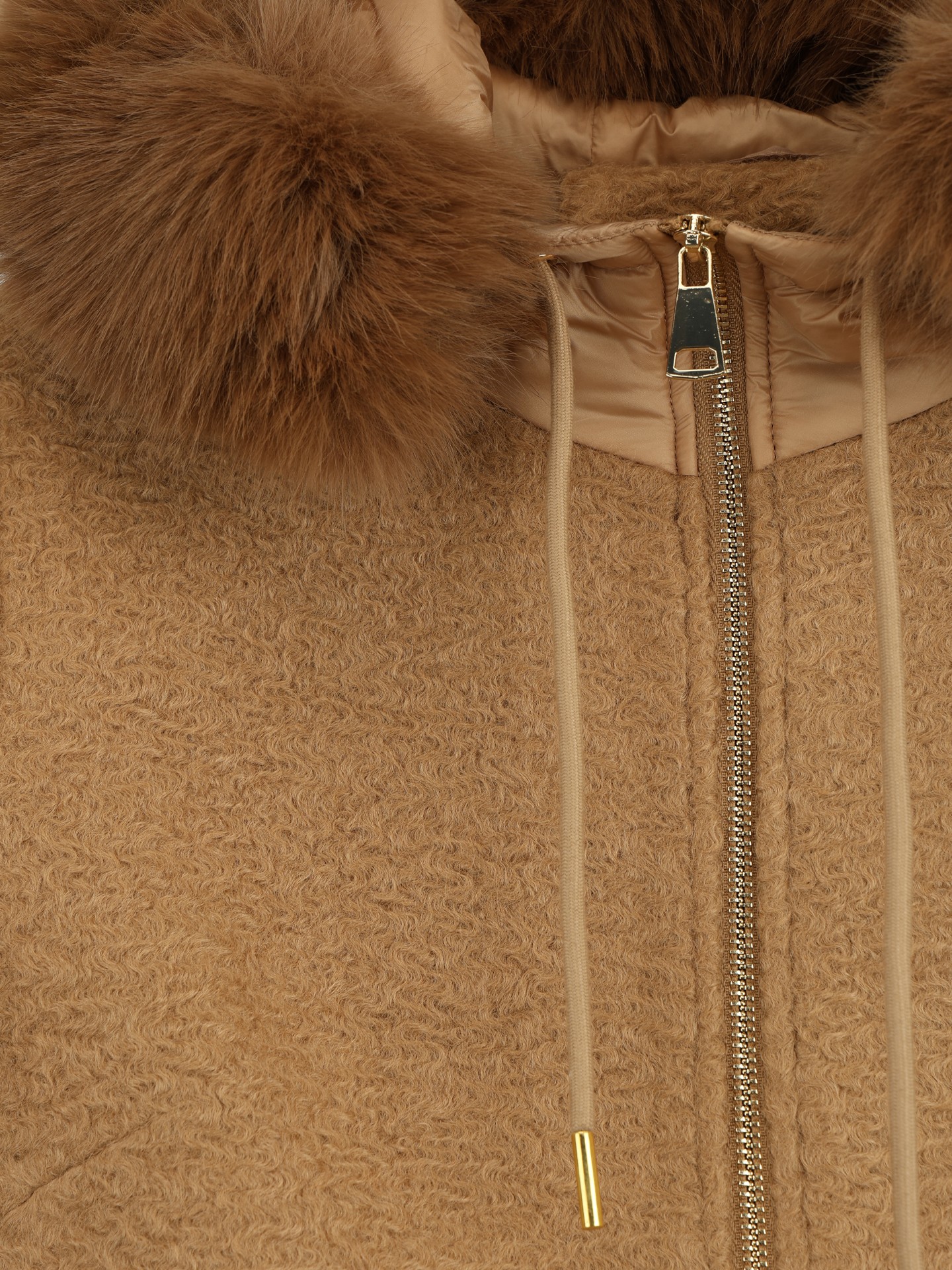 Casaco Combinado com Capuz