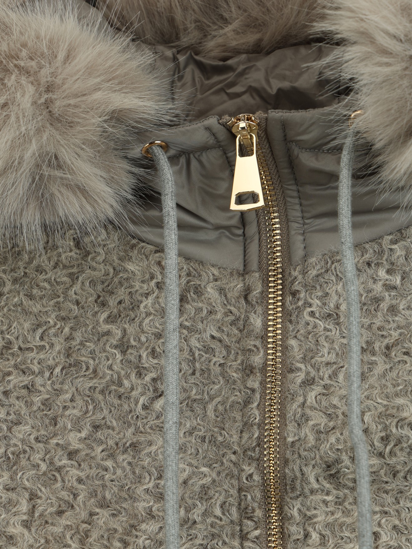 Casaco Combinado com Capuz