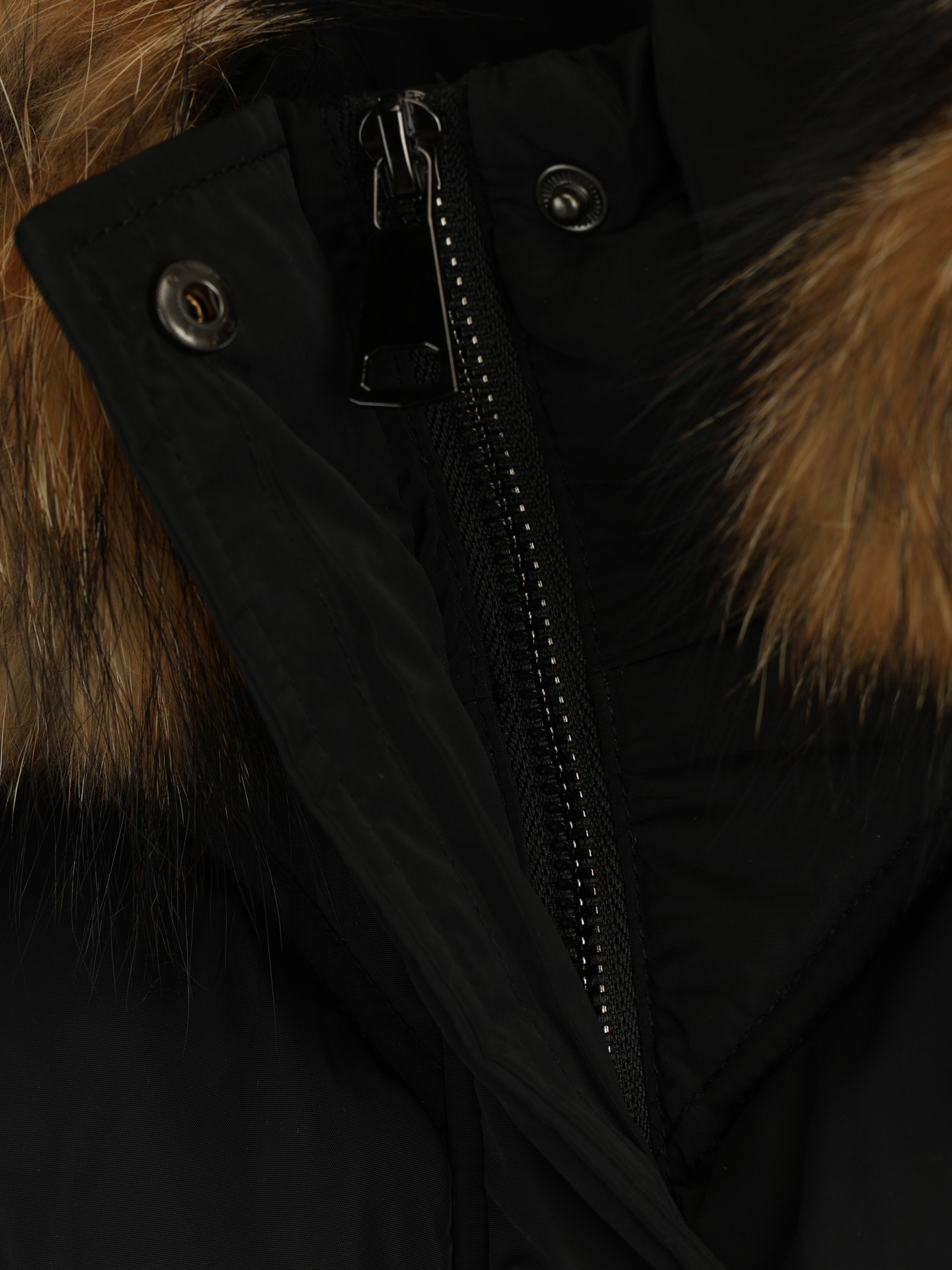 Parka Acolchoada com Capuz de Pelo