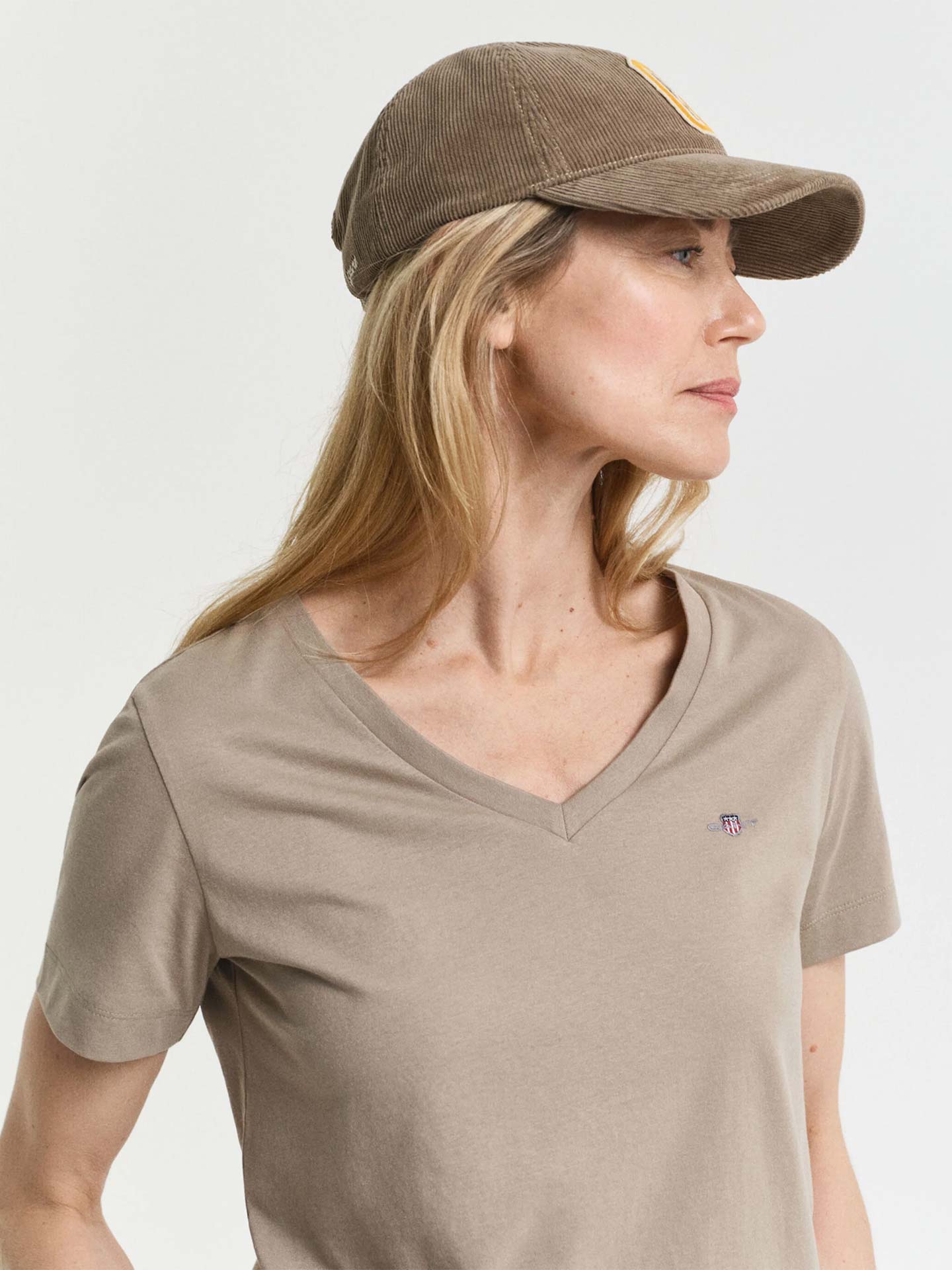 T-shirt com Decote em V