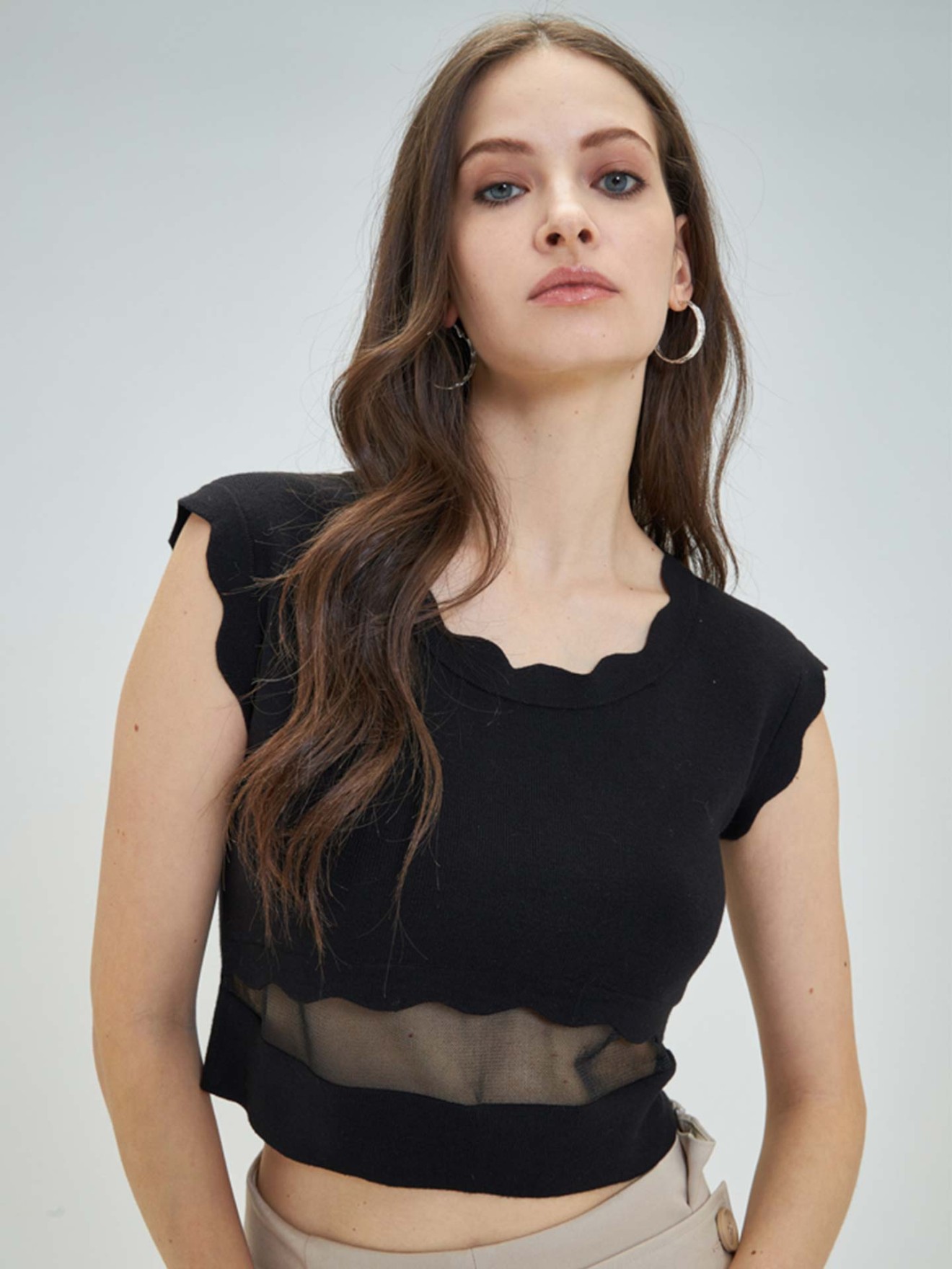 Top Cropped com Insero em Tule