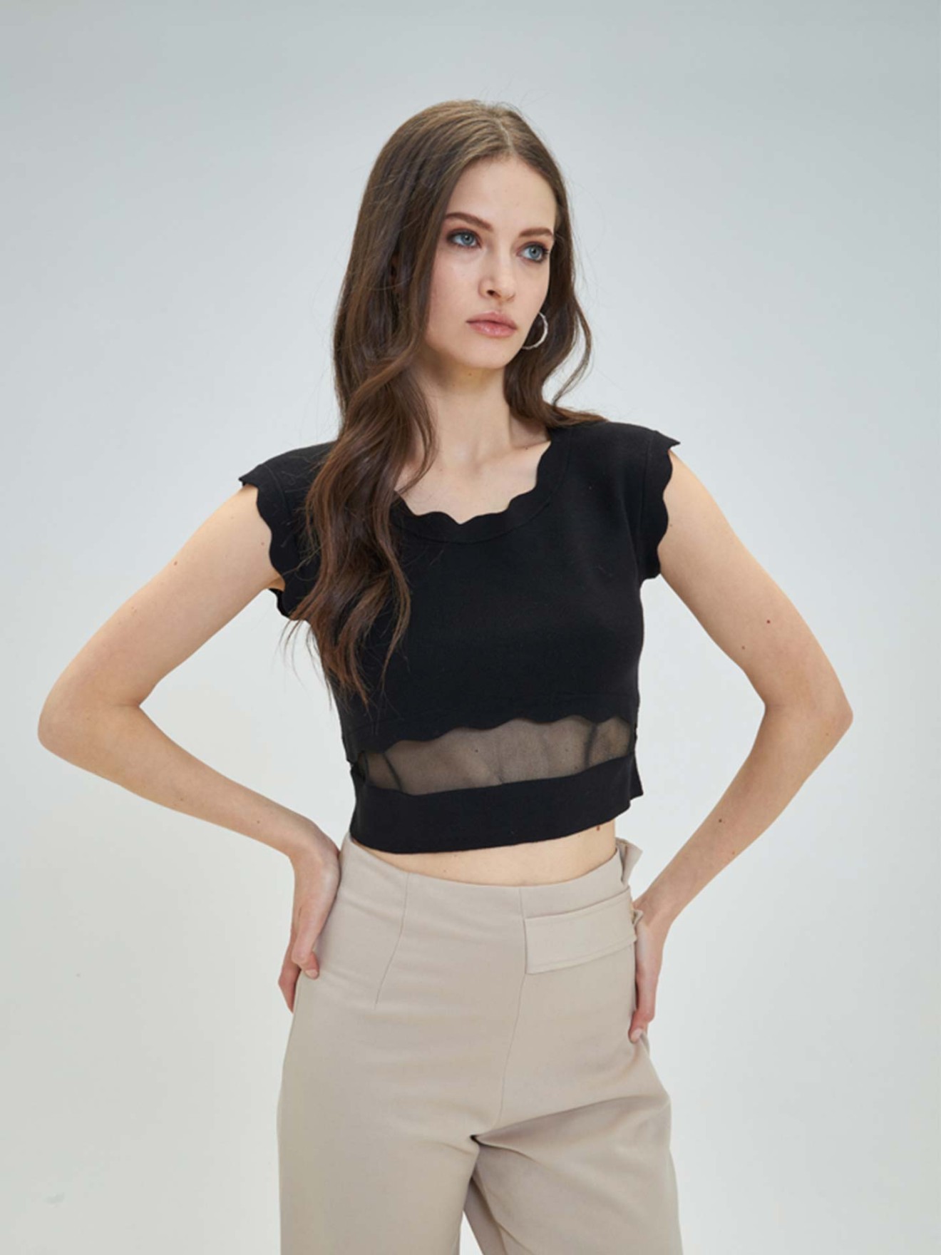 Top Cropped com Insero em Tule