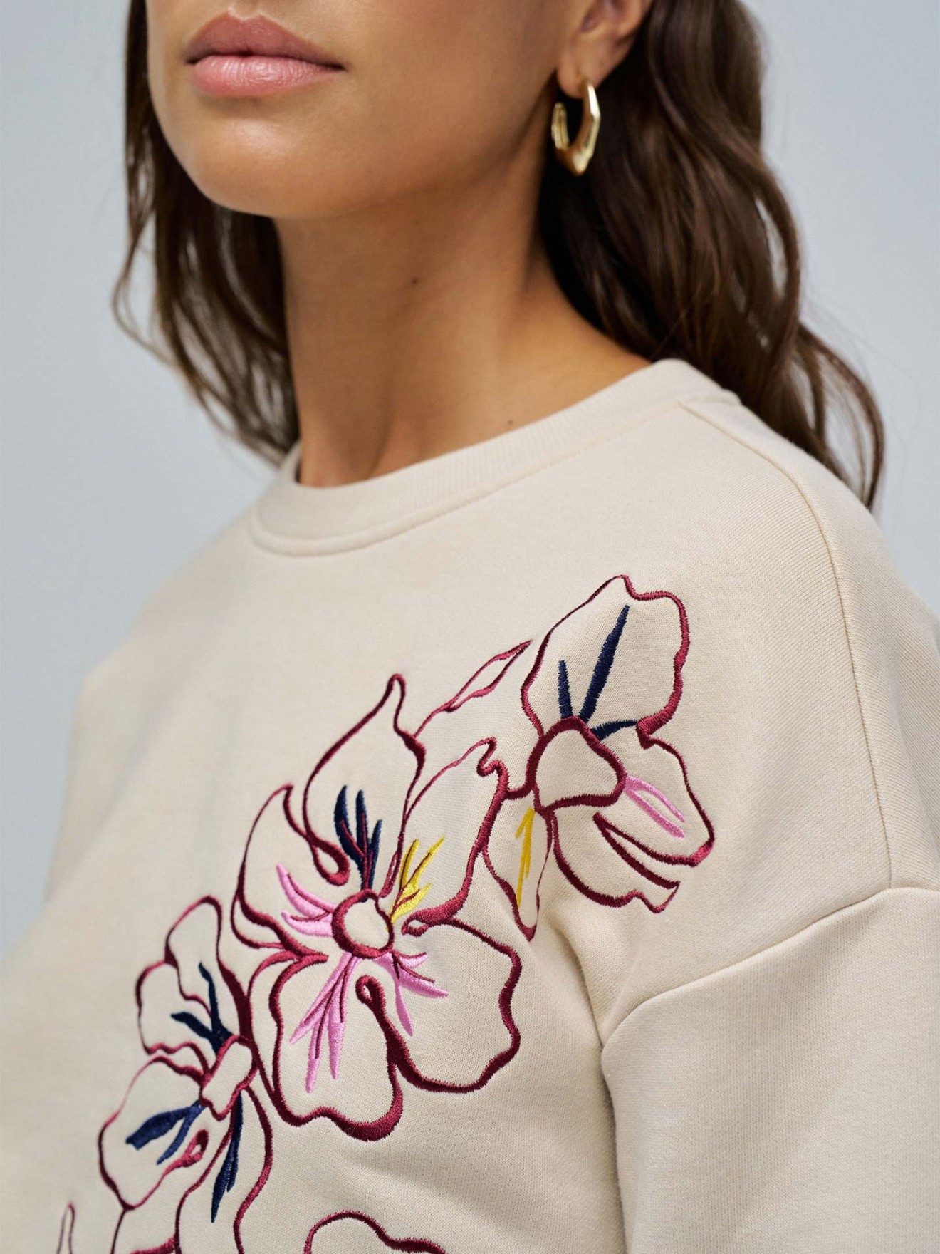 Sweatshirt com Bordado Floral