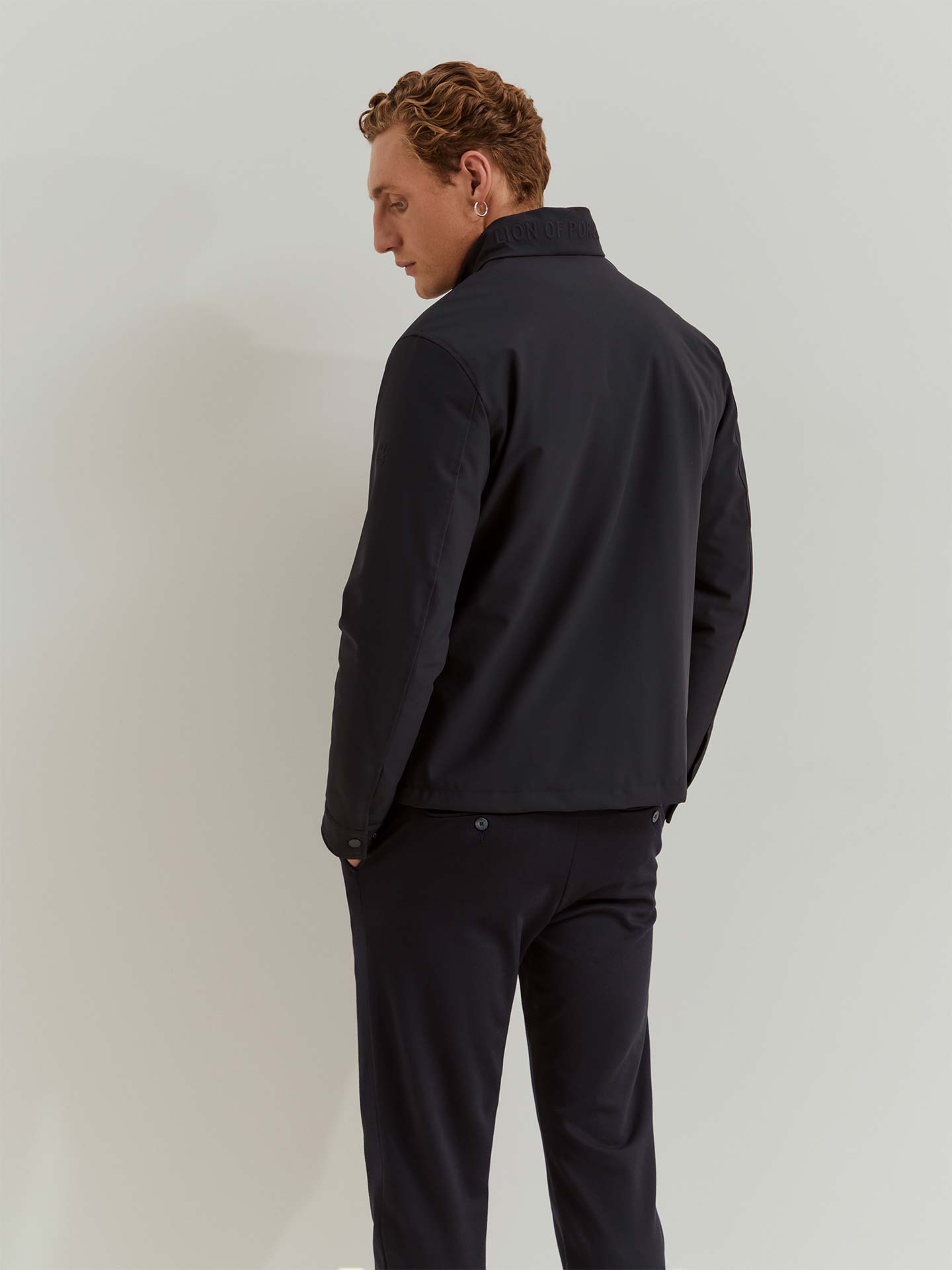 Blusão Acolchoado com Gola Subida e Capuz Embutido