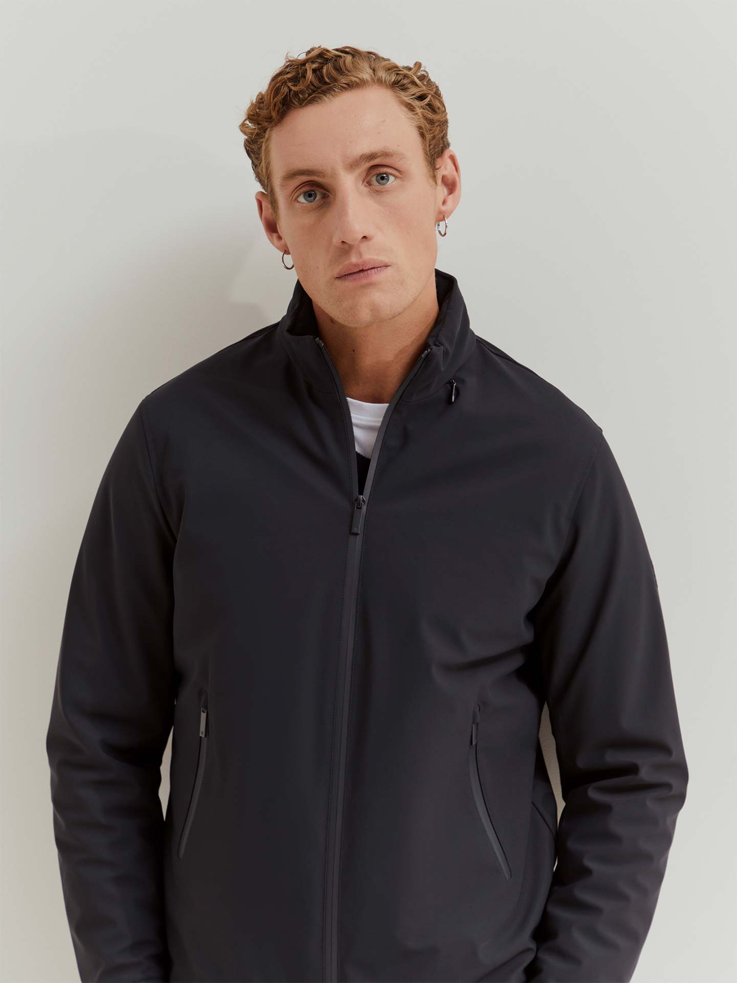 Blusão Acolchoado com Gola Subida e Capuz Embutido