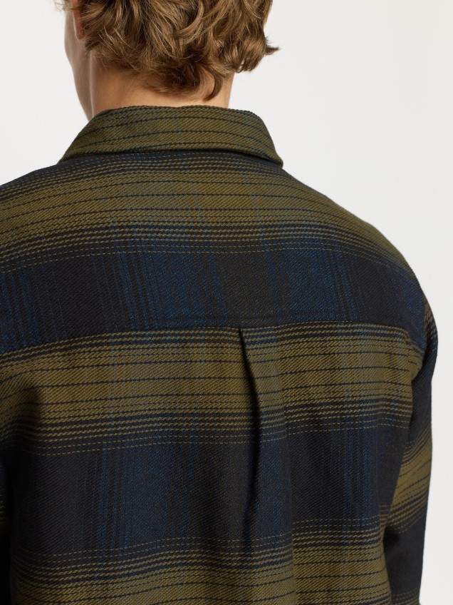 Sobrecamisa com Padrão de Riscas