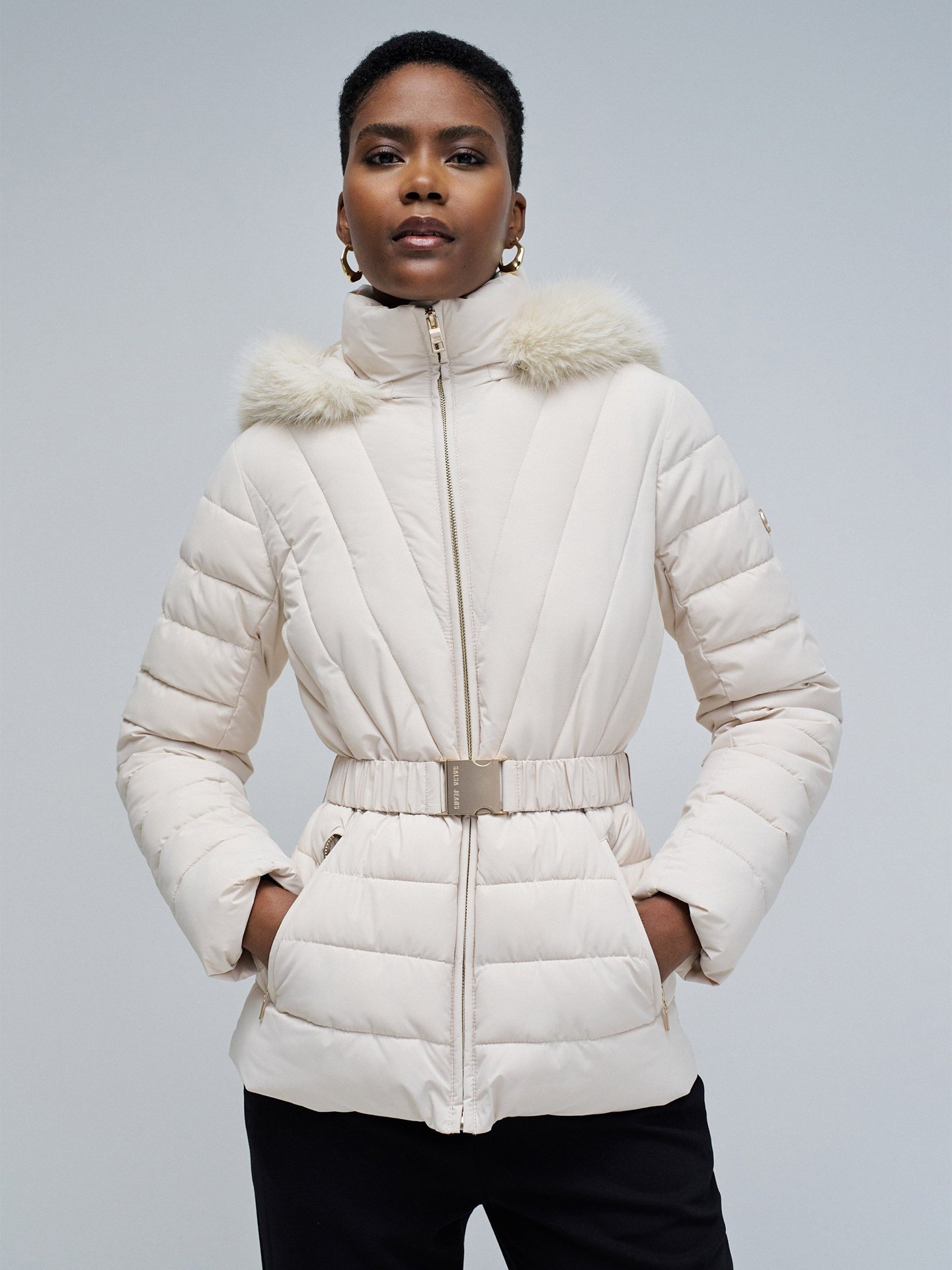 Blusão Acolchoado Slim Fit com Capuz