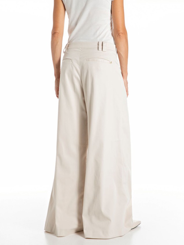 Calças Wide Leg com Pinças