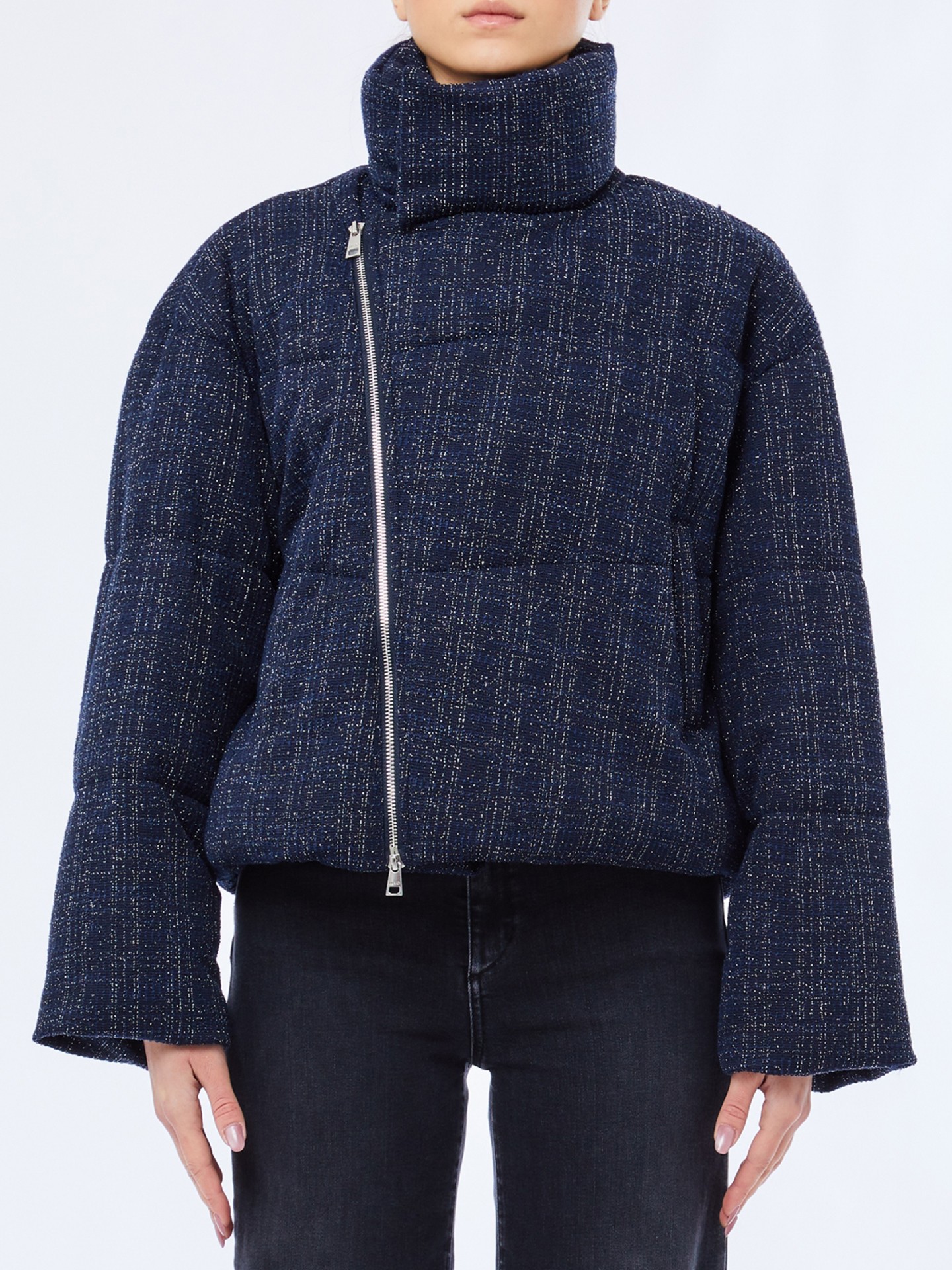 Blusão Acolchoado de Gola Alta com Fecho Assimétrico