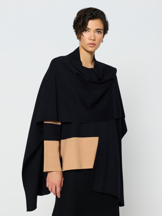 Poncho de L com Decote em V