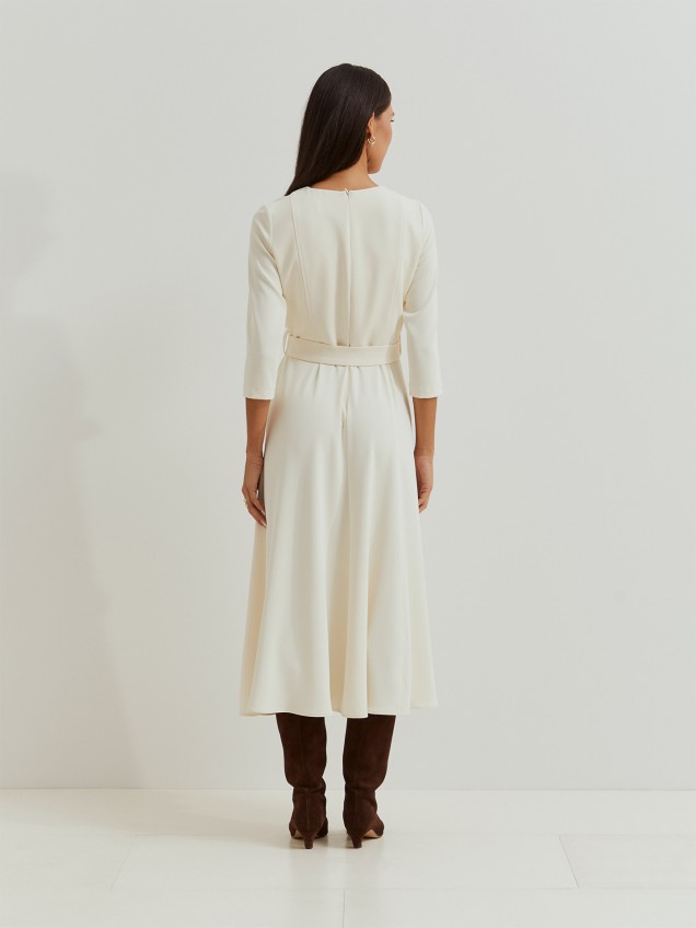 Vestido de Malha com Cinto e Recorte Assimétrico