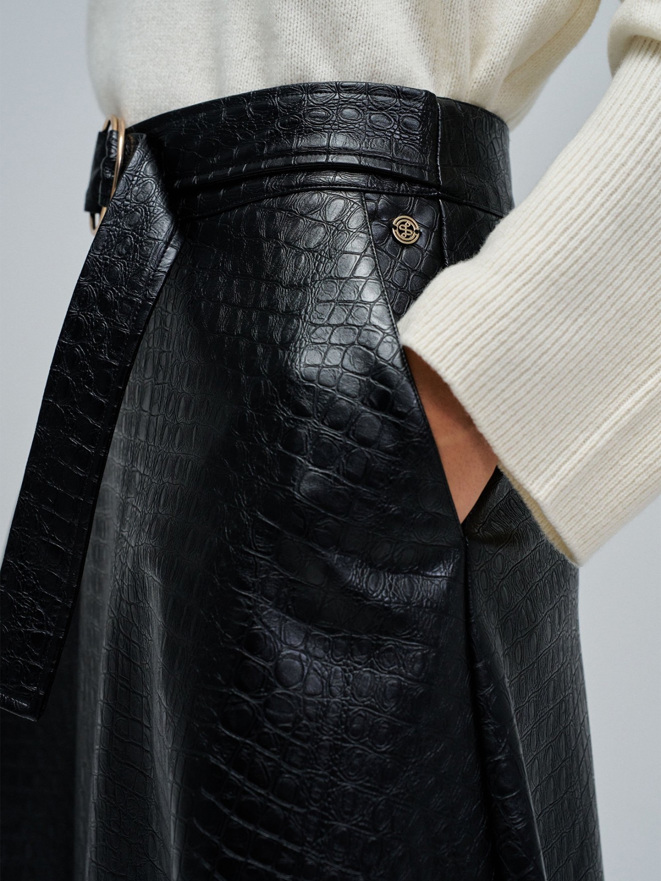 Saia Midi Efeito Pele com Cinto