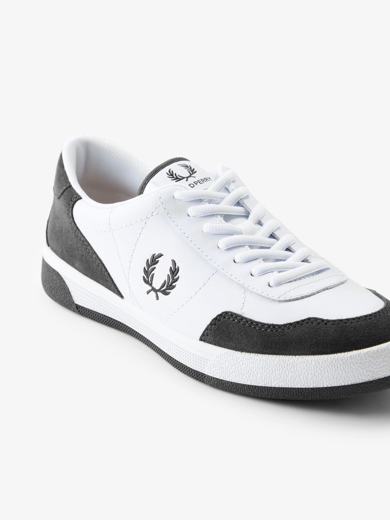 Sapatilhas em Pele B1325