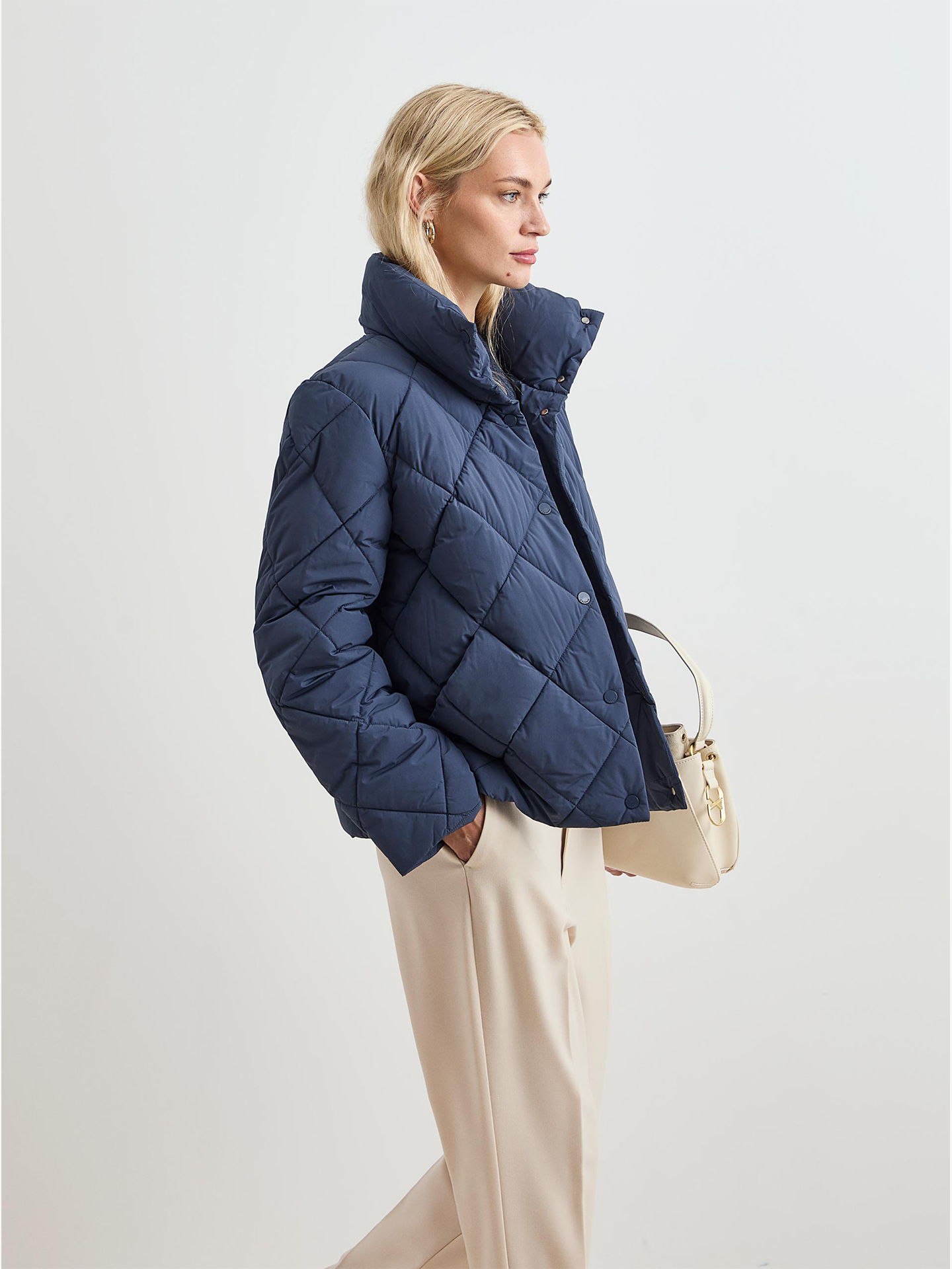 Blusão Acolchoado com Gola Alta