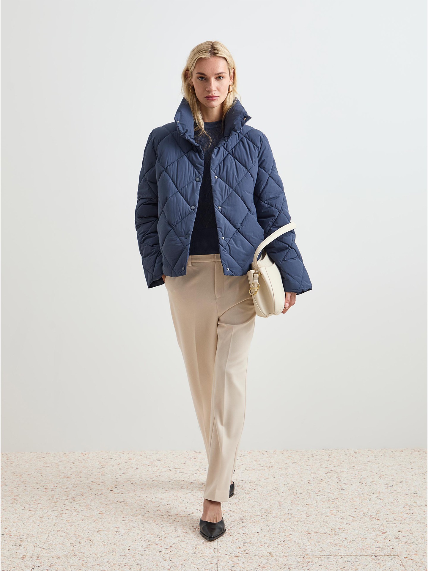 Blusão Acolchoado com Gola Alta