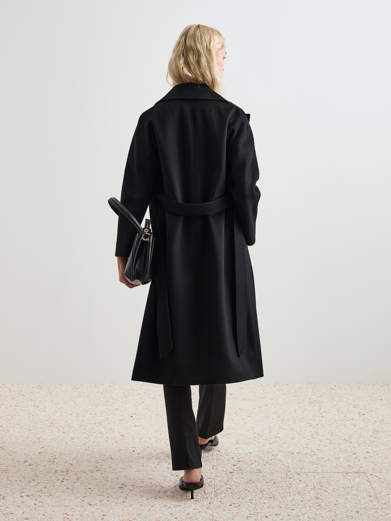 Casaco Comprido de L com Cinto