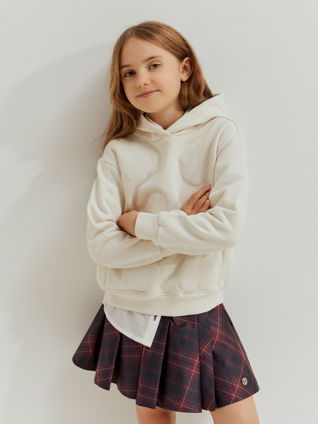 Sweatshirt com Capuz e Trevos em Relevo