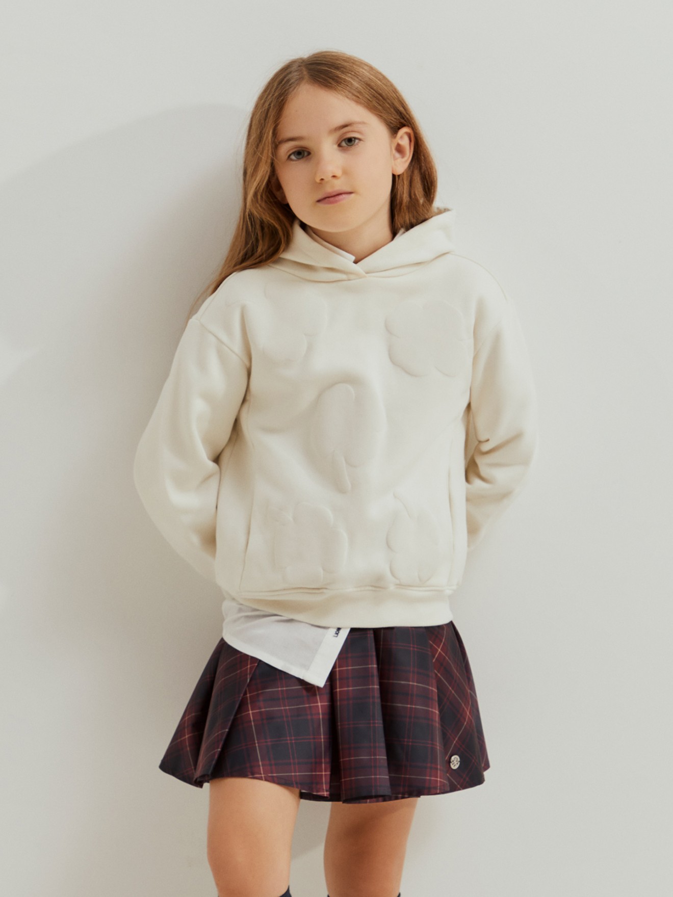 Sweatshirt com Capuz e Trevos em Relevo