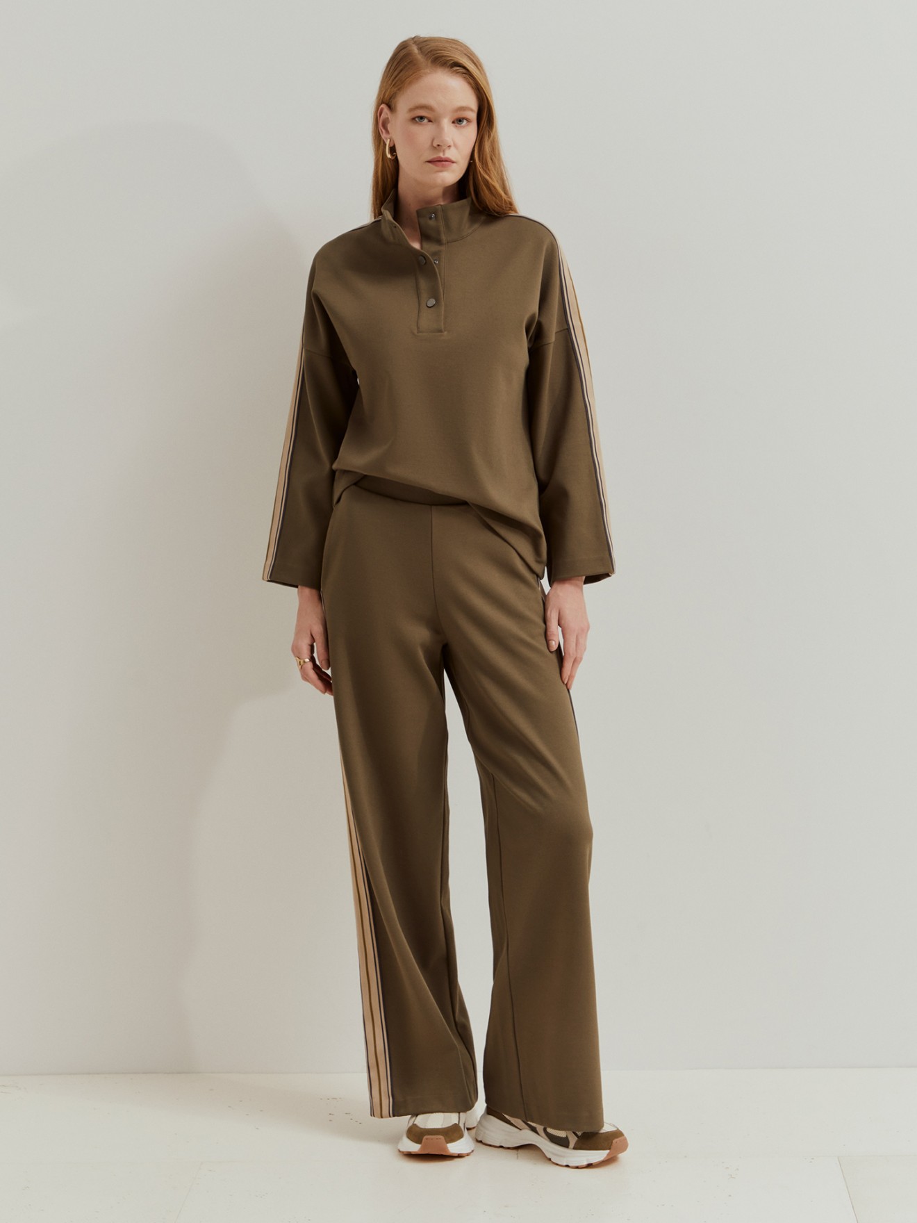 Calças de Malha com Risca Lateral