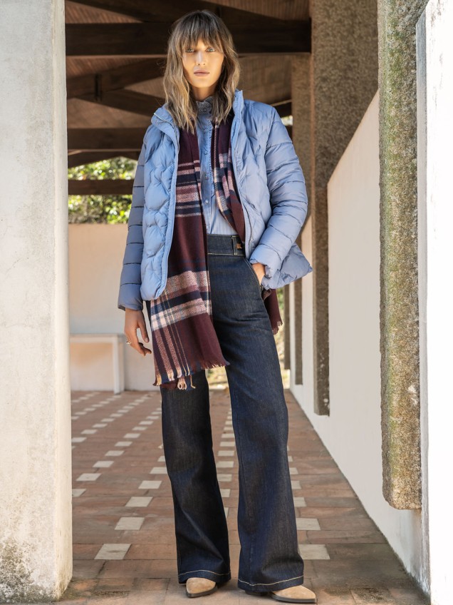 Camisa às Riscas com Gola de Folho