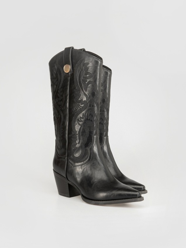 Botas Camperas com Bordados