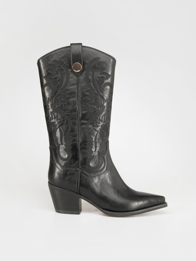 Botas Camperas com Bordados